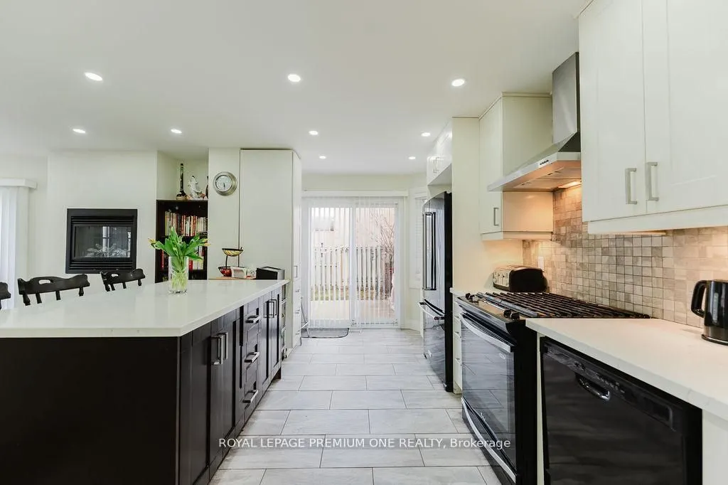 25 Sir Lancelot Court