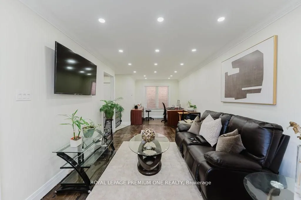 25 Sir Lancelot Court