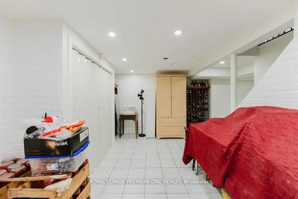 25 Sir Lancelot Court
