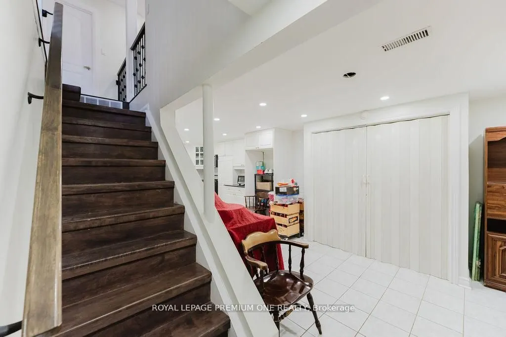 25 Sir Lancelot Court