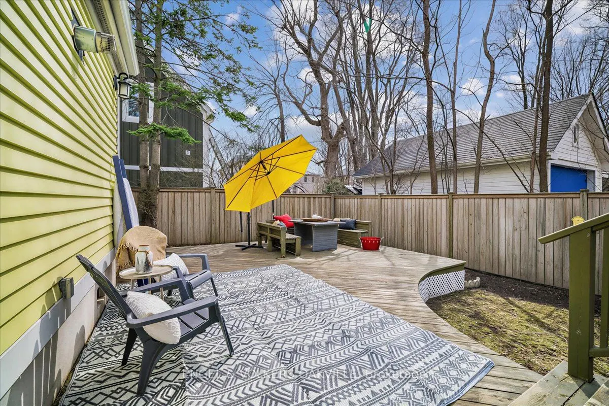 38 John Street S
