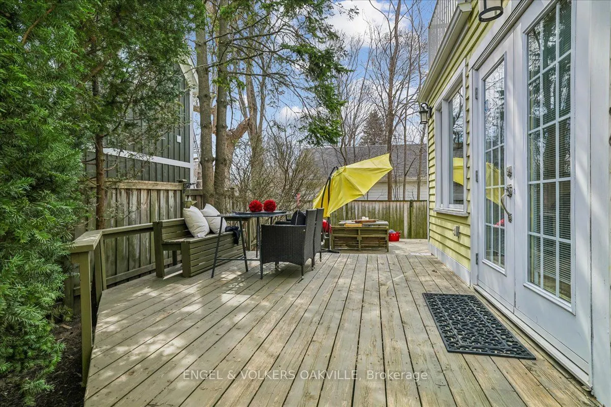 38 John Street S