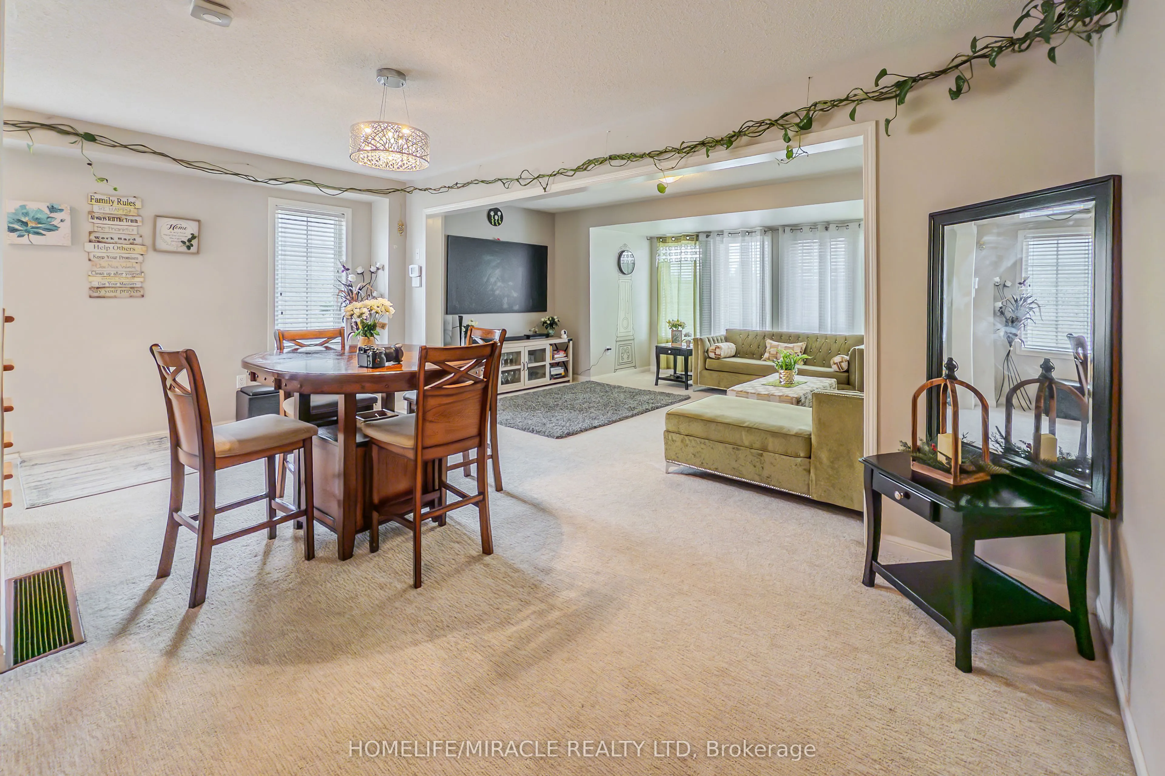 102 Decker Hollow Circle