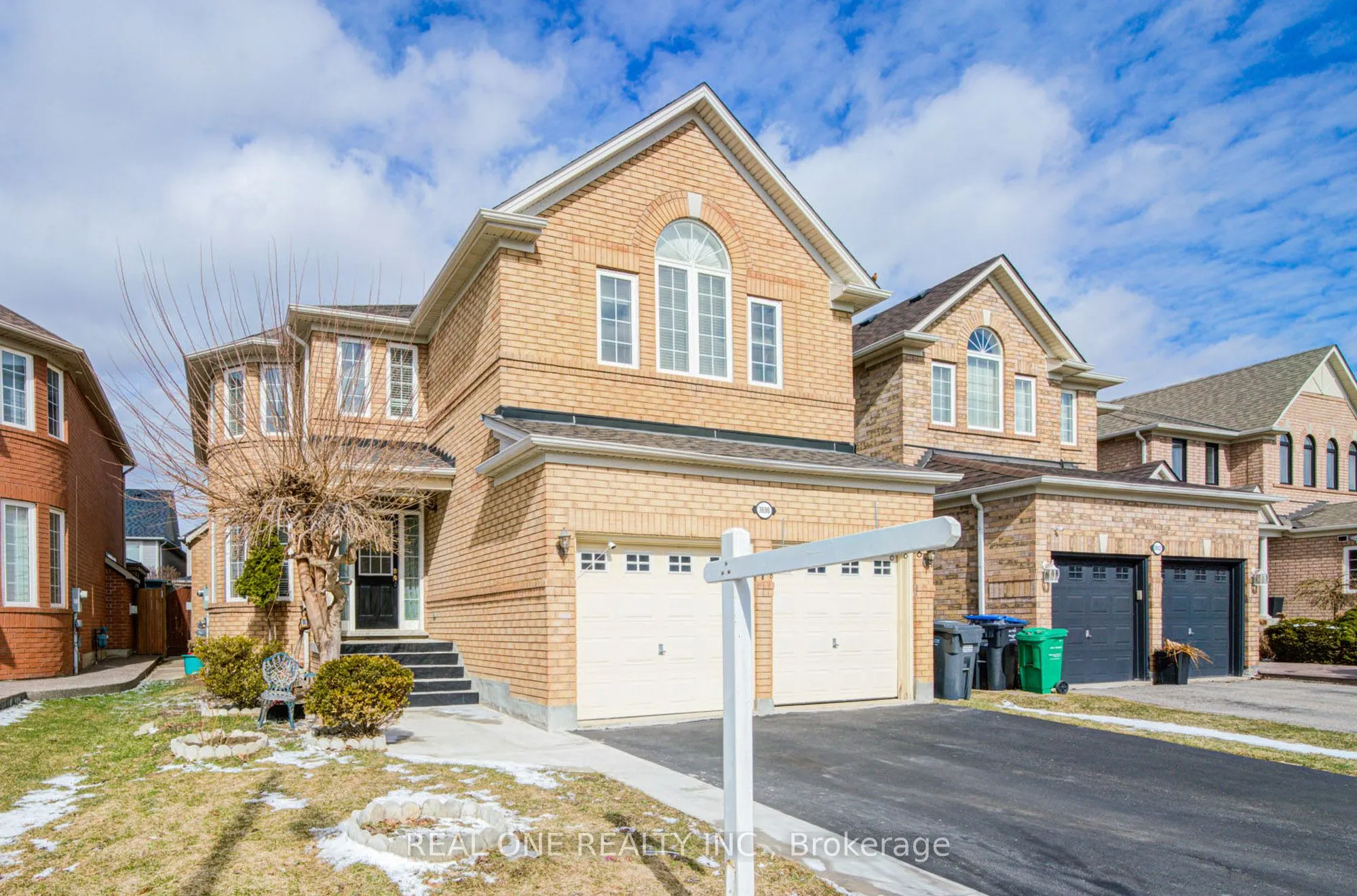 3696 Waterfall Crescent