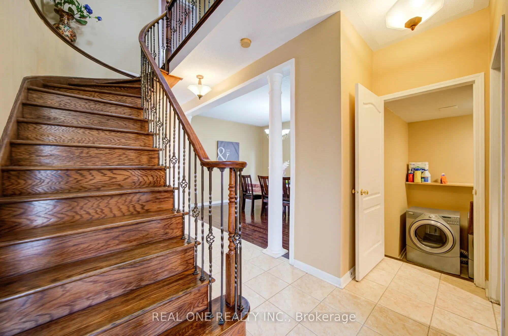 3696 Waterfall Crescent