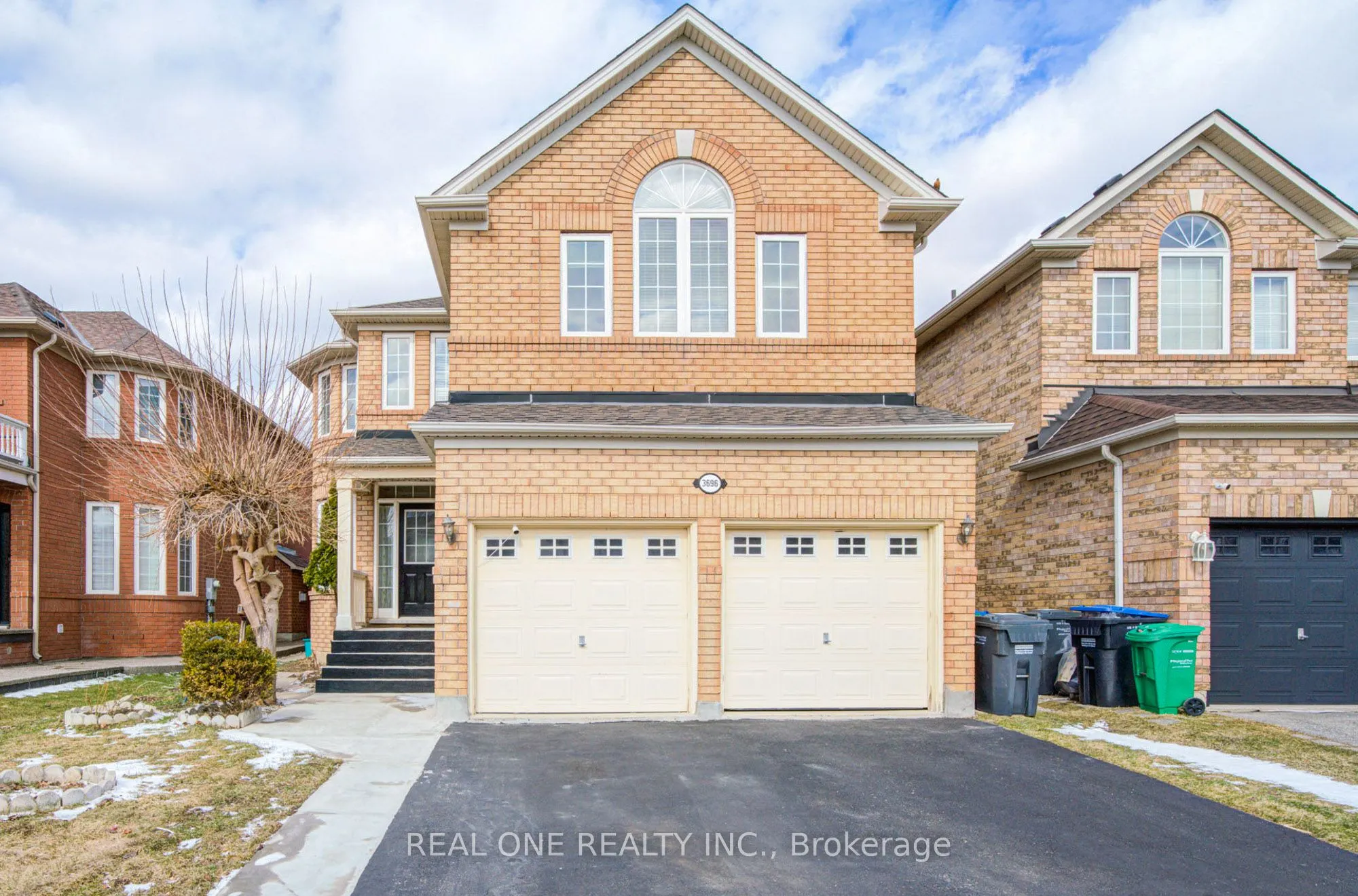 3696 Waterfall Crescent