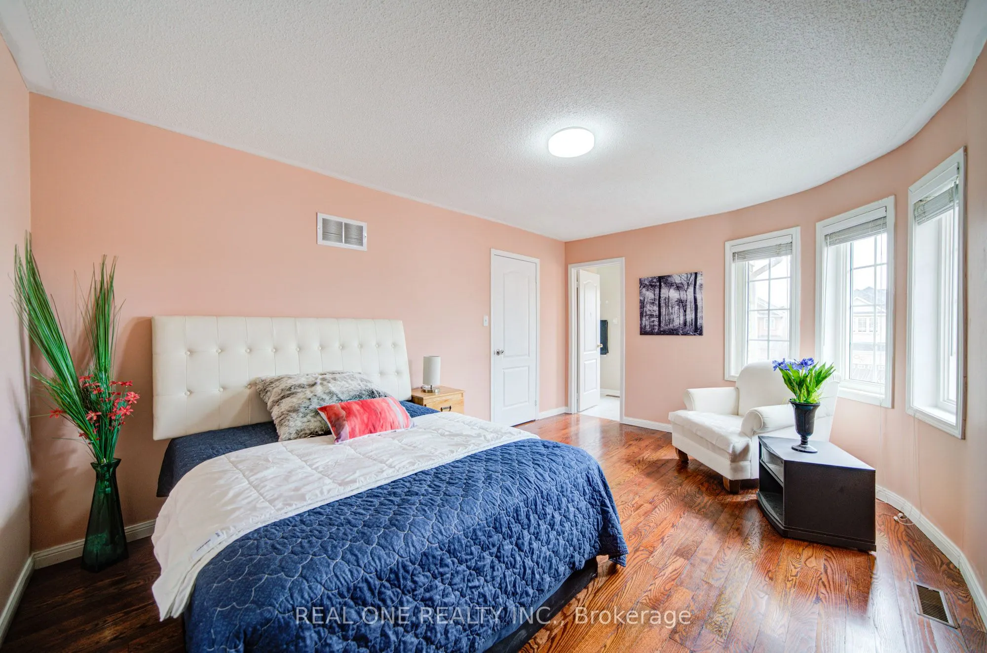 3696 Waterfall Crescent