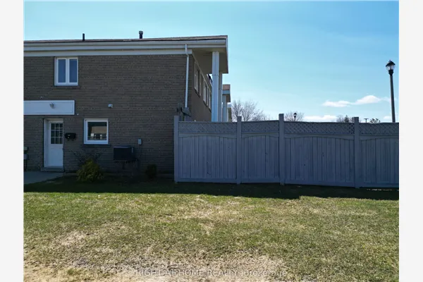 270 Town House Crescent