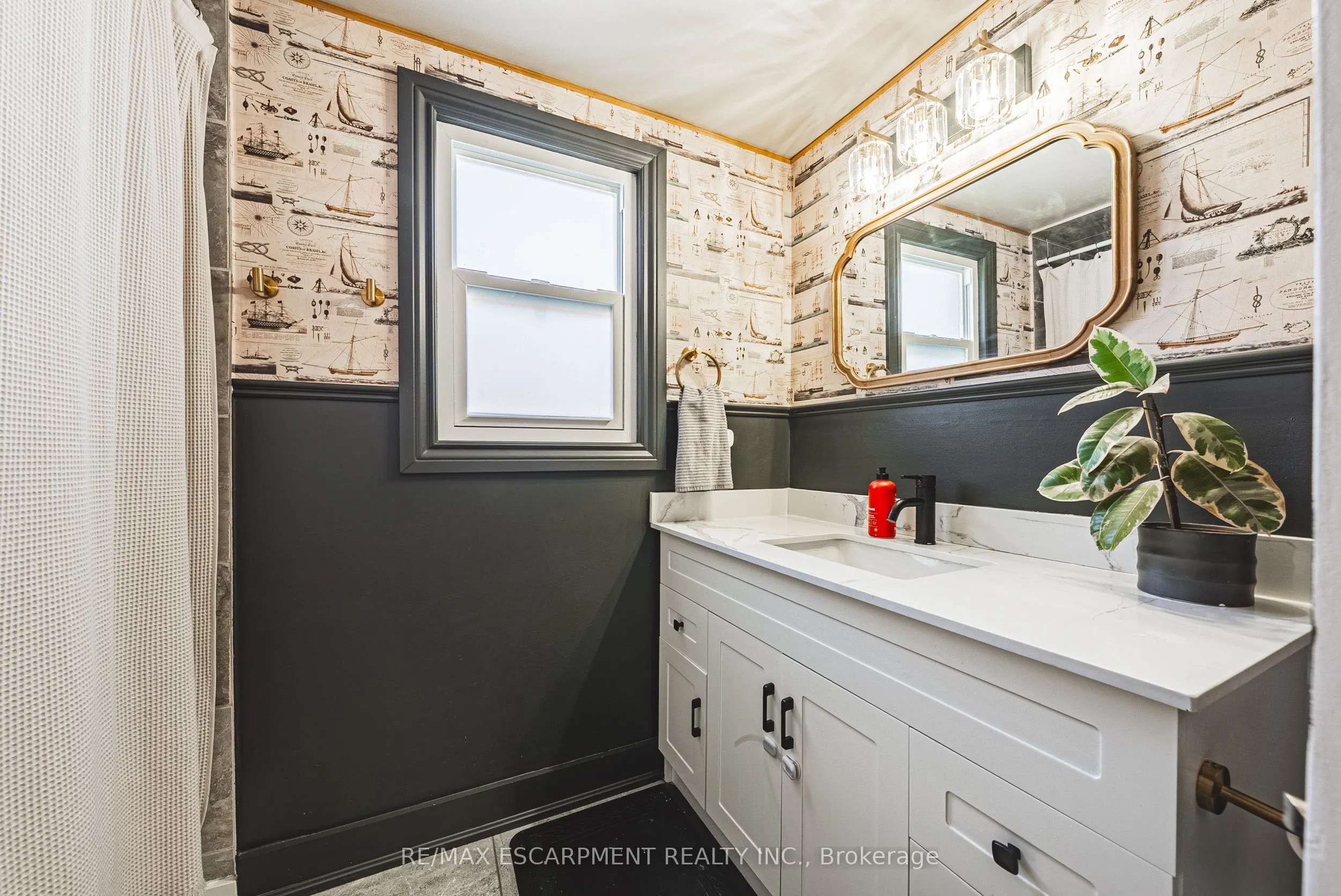 121 Paisley Boulevard E