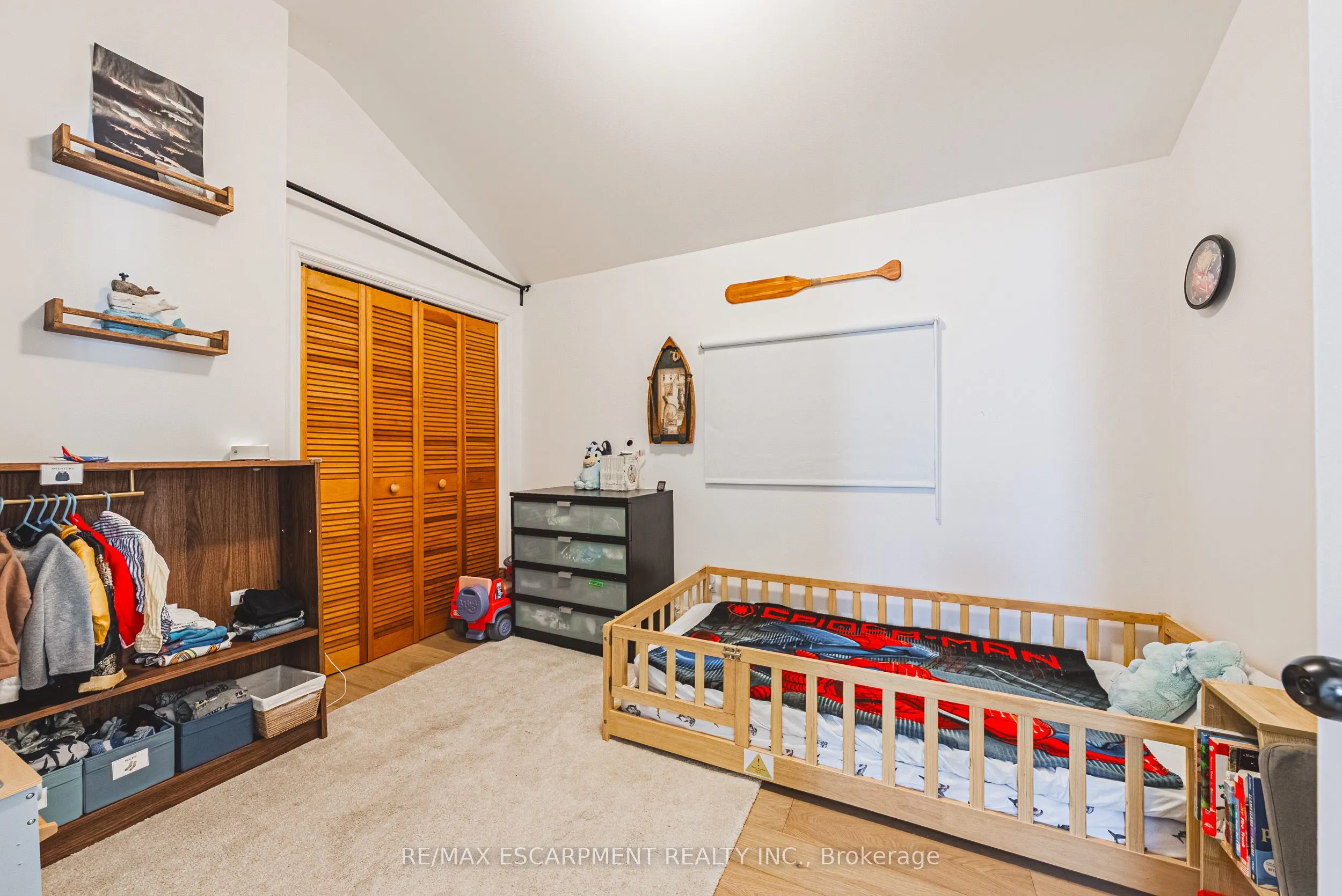 121 Paisley Boulevard E