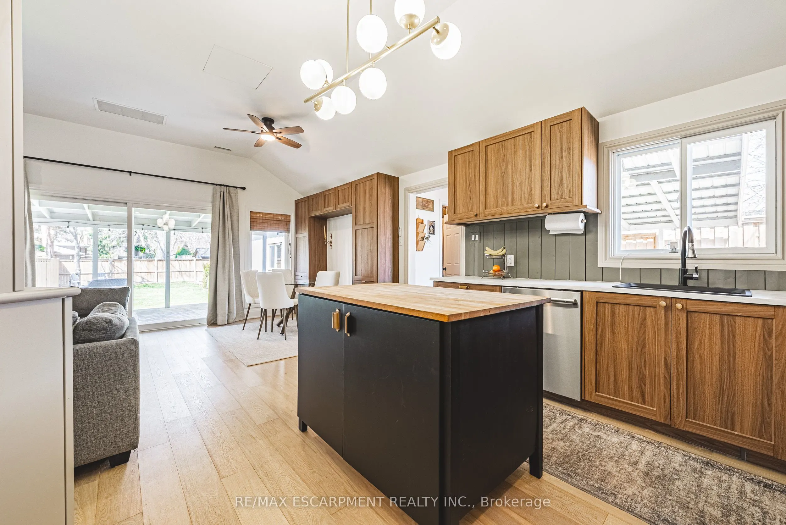 121 Paisley Boulevard E