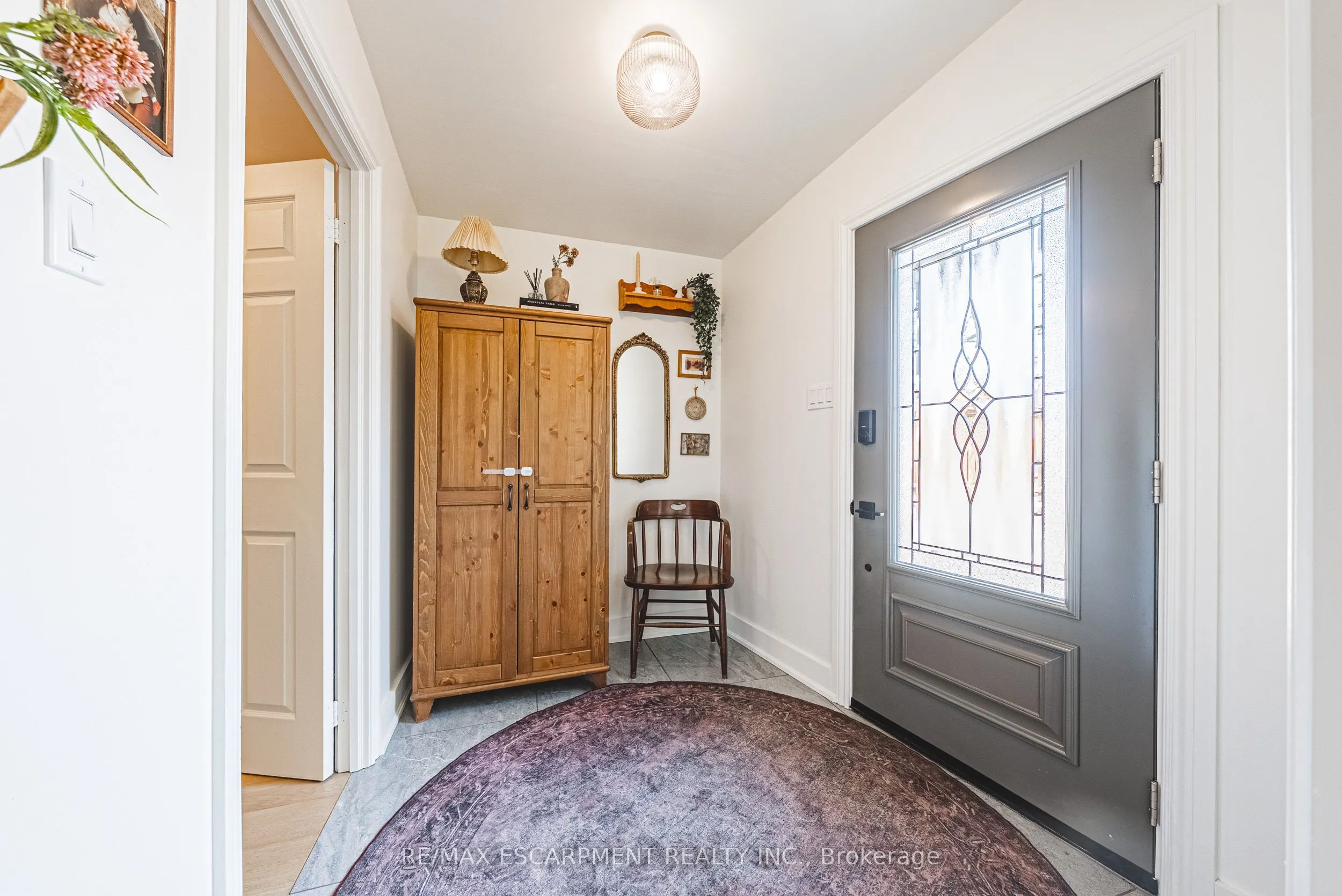 121 Paisley Boulevard E