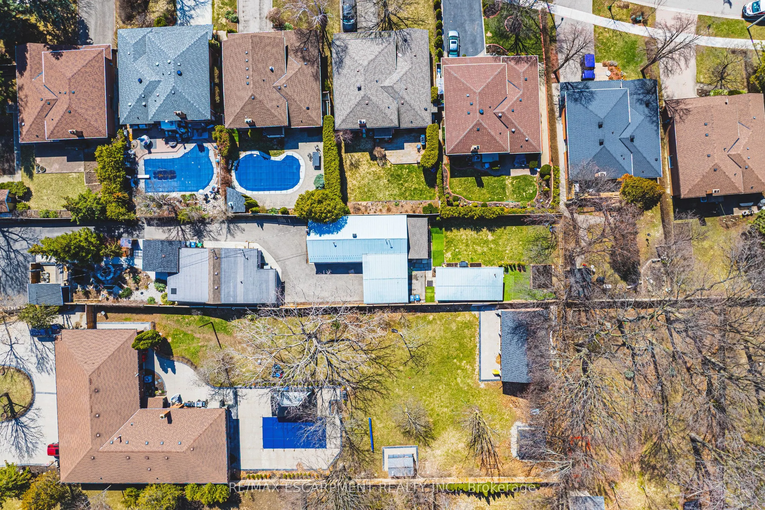 121 Paisley Boulevard E