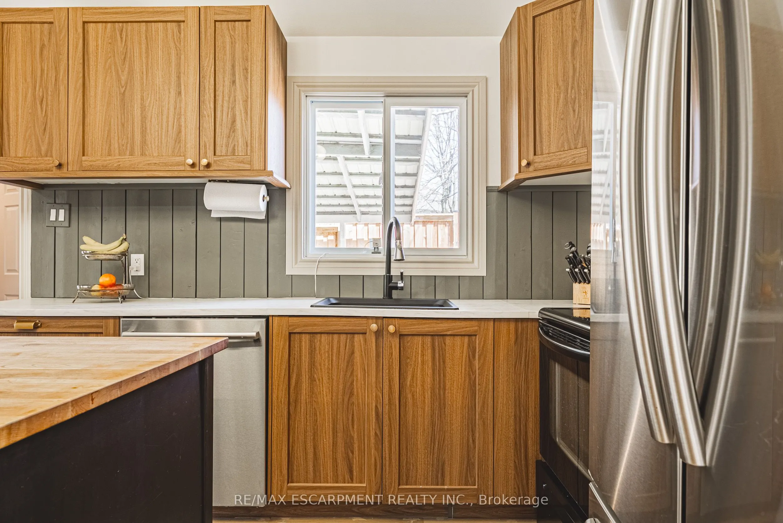 121 Paisley Boulevard E