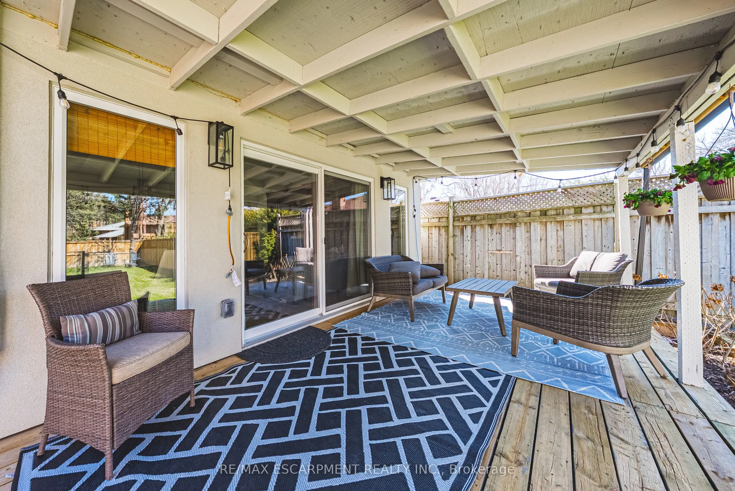 121 Paisley Boulevard E