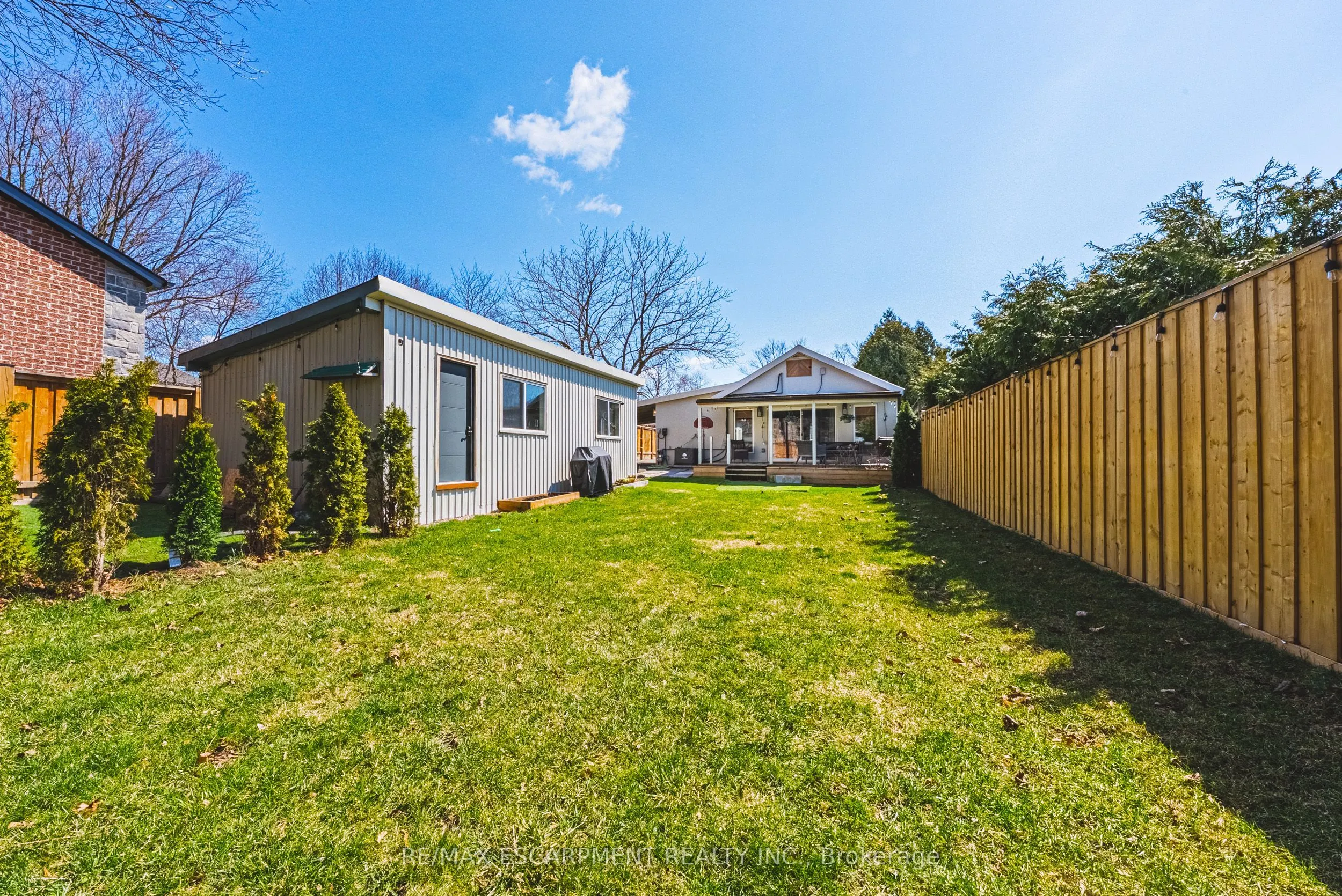 121 Paisley Boulevard E