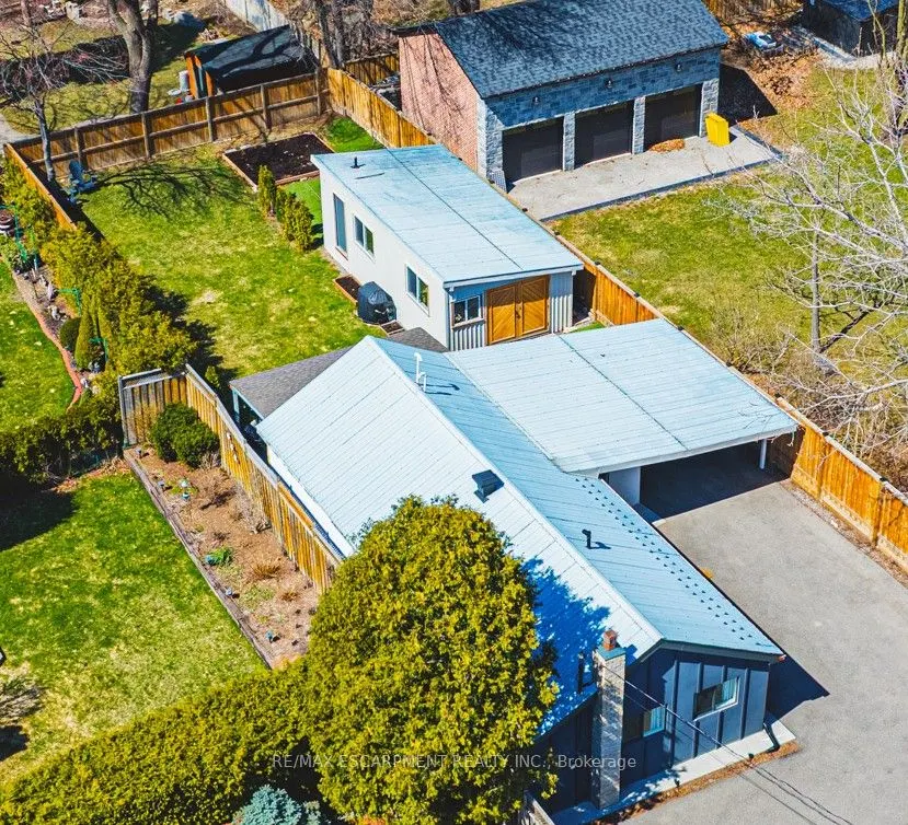 121 Paisley Boulevard E