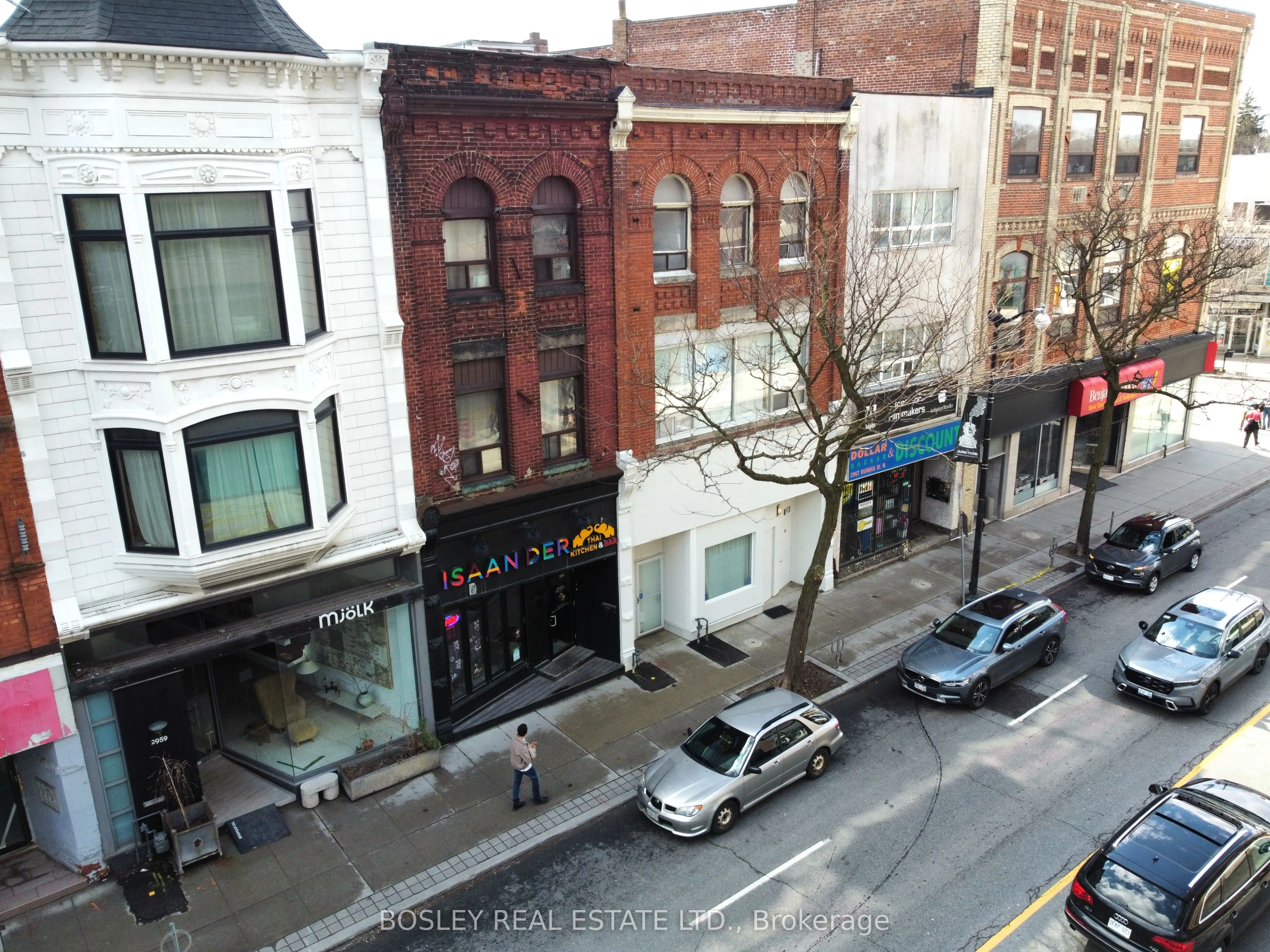 2963 Dundas Street W