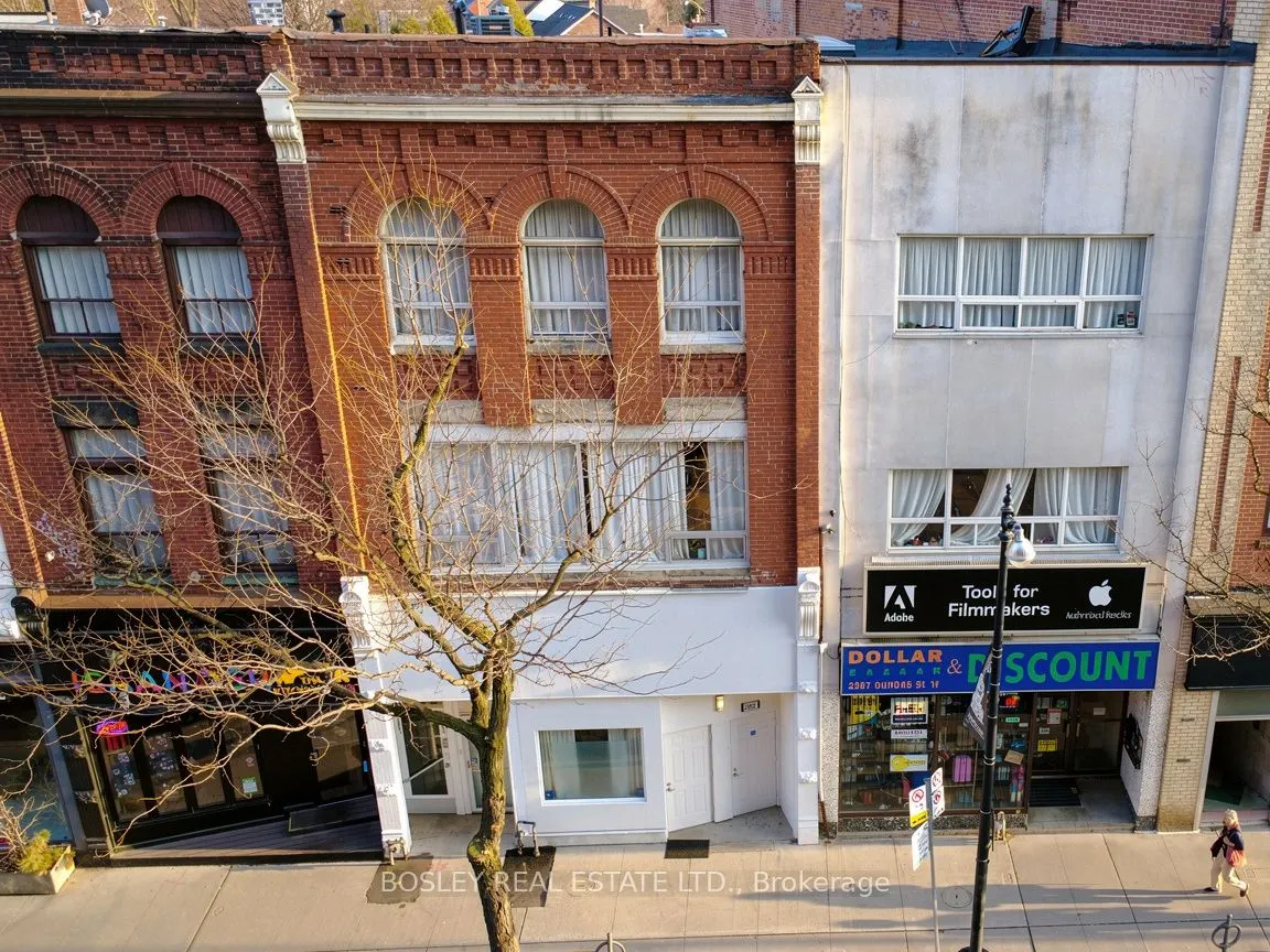 2963 Dundas Street W