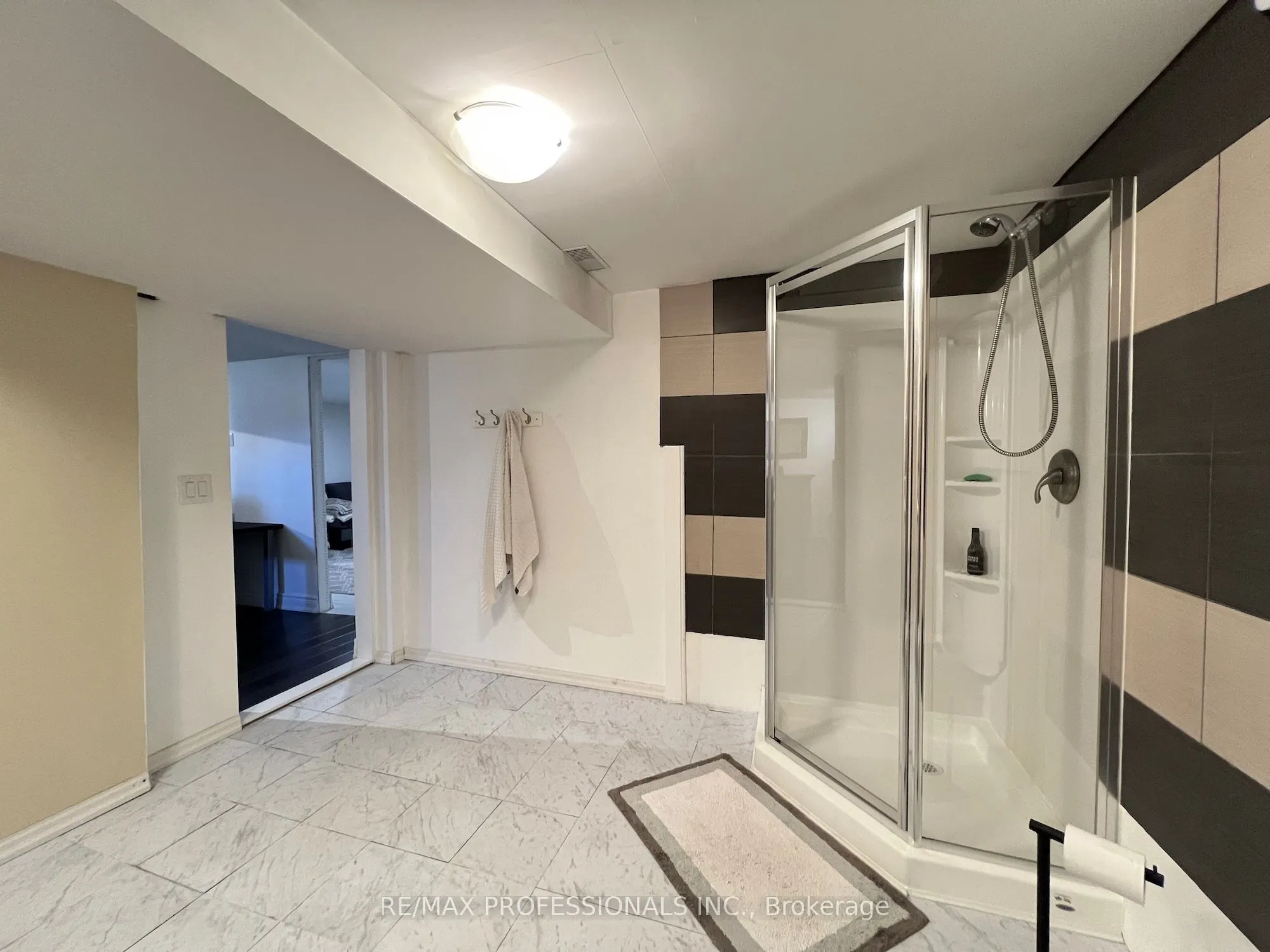 2504 Donnavale Drive