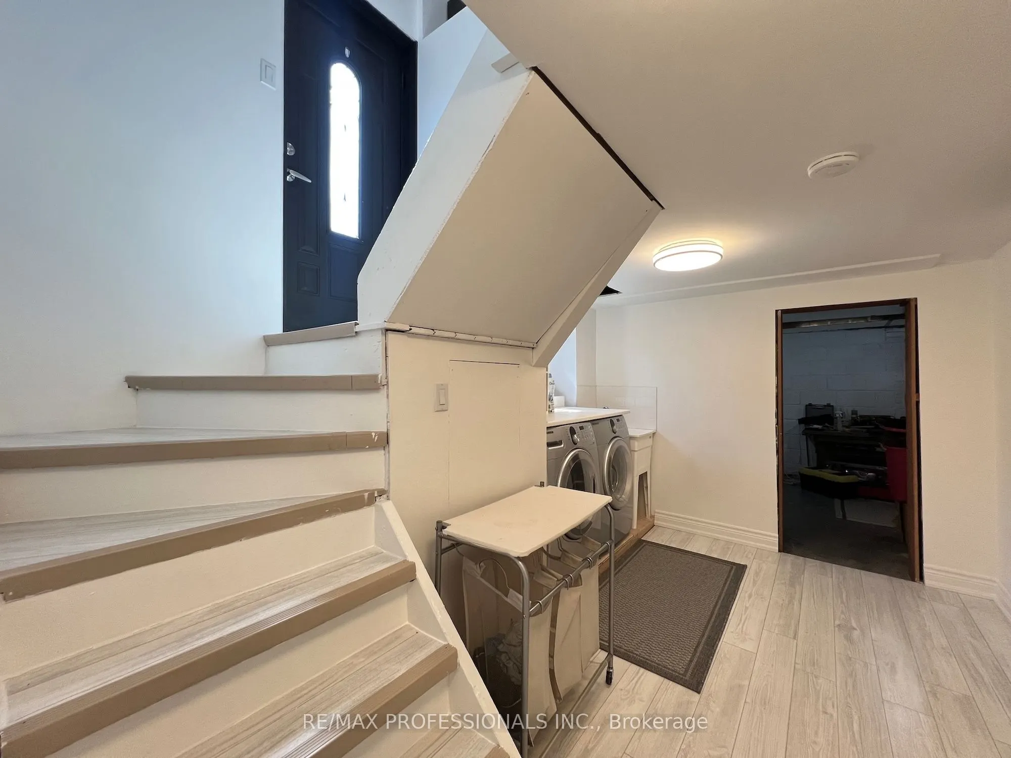 2504 Donnavale Drive