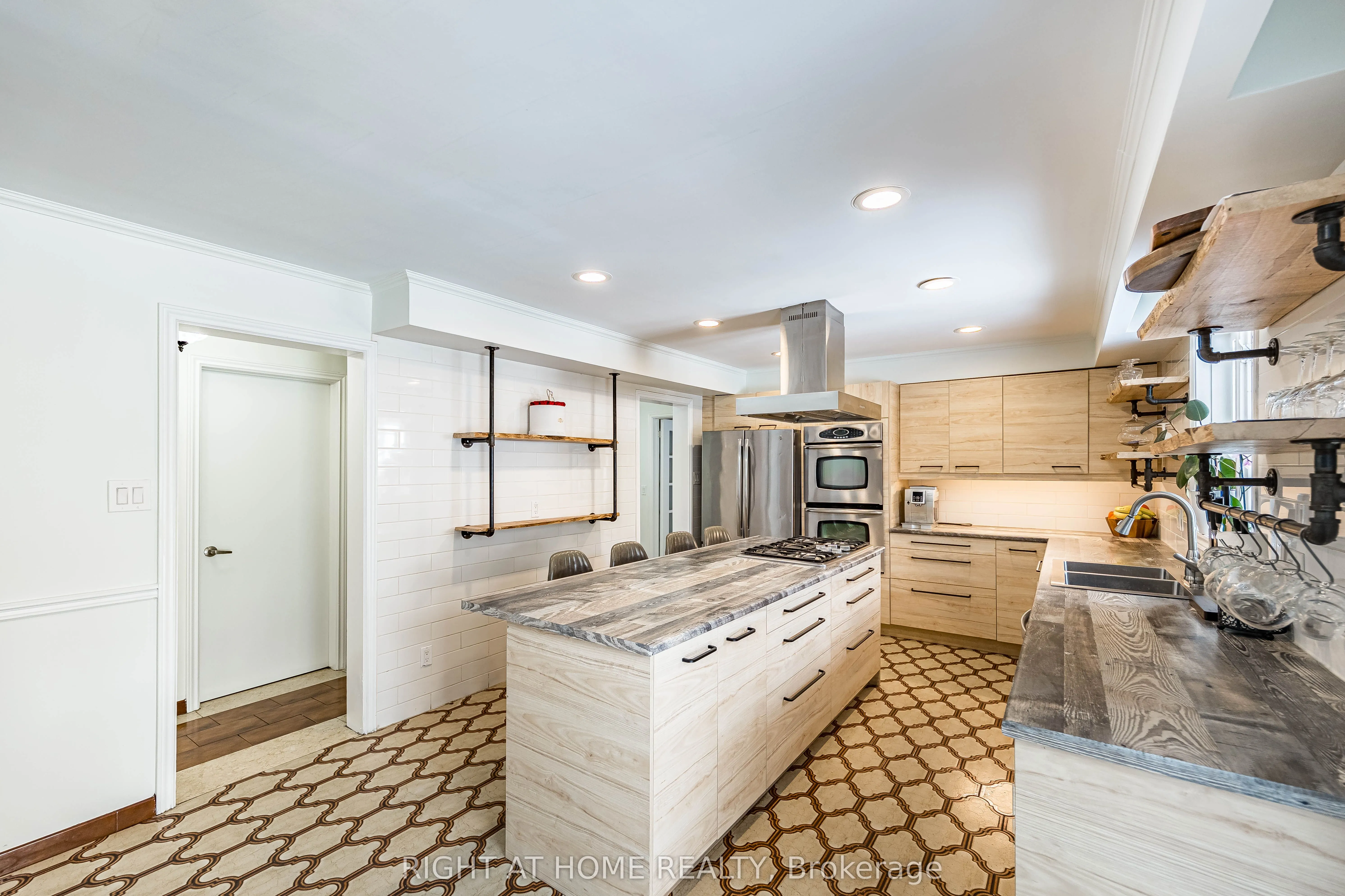 2123 Gordon Drive