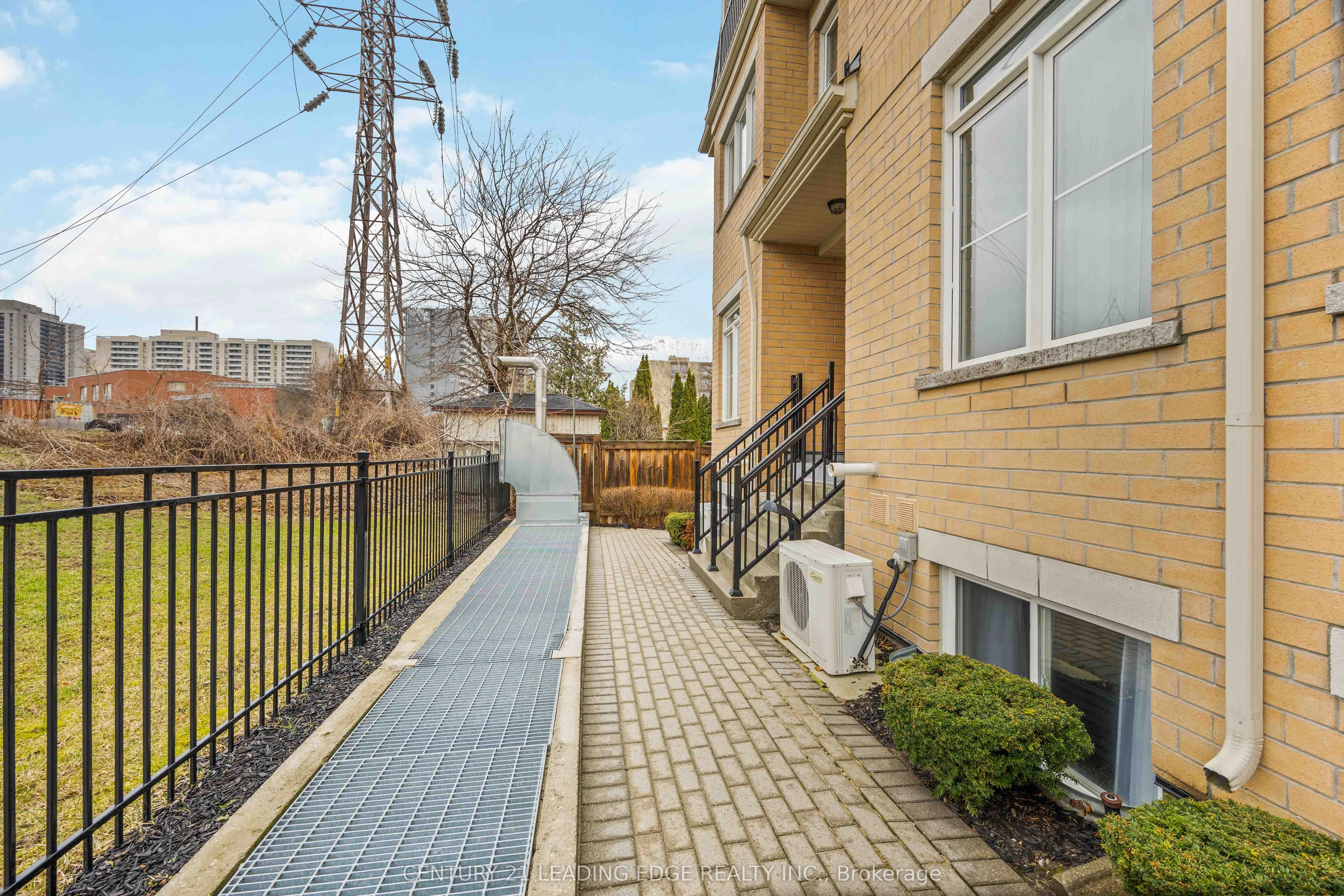 380 Hopewell Avenue #121