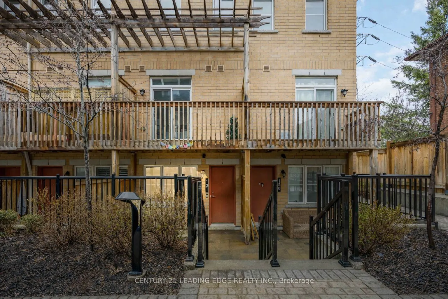 380 Hopewell Avenue #121