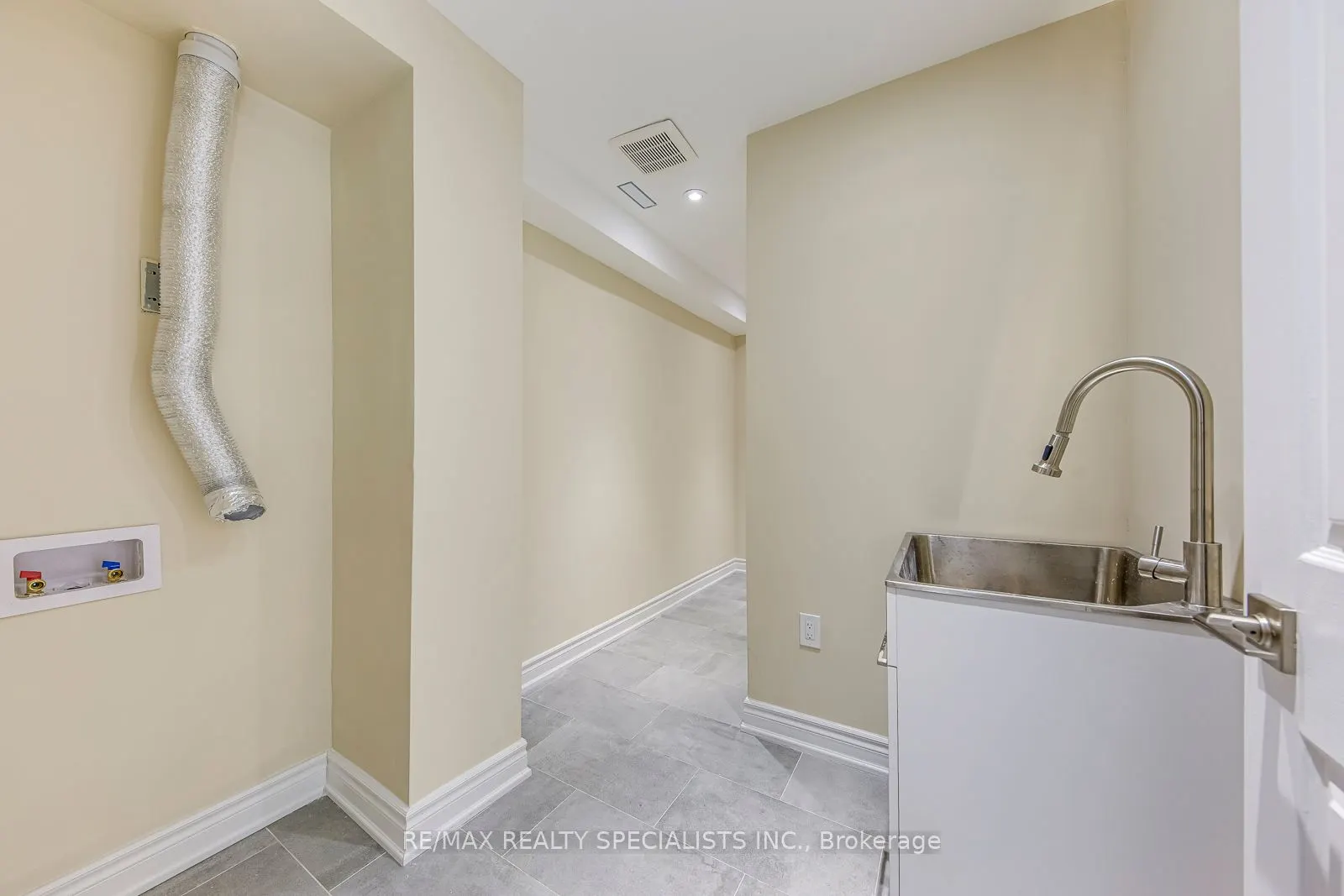 102 Sunforest Drive