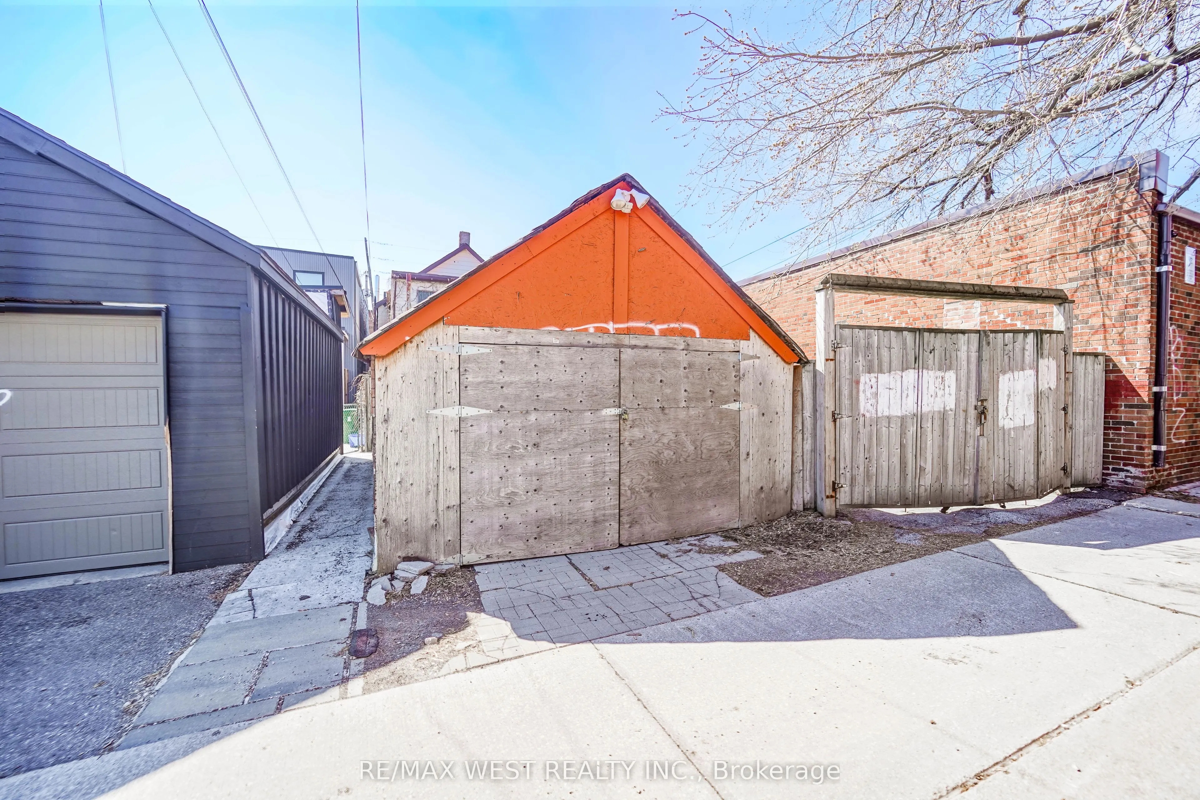 195 Islington Avenue