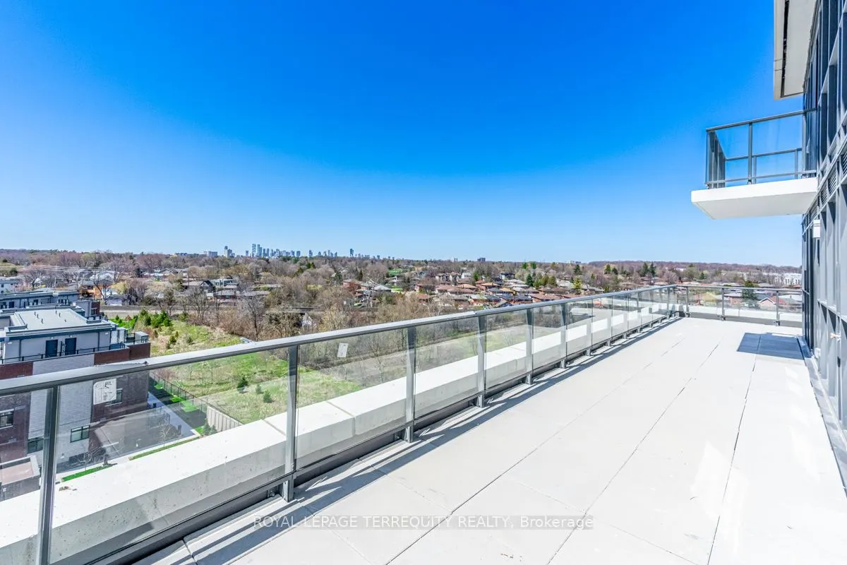 1063 Douglas McCurdy Common #702