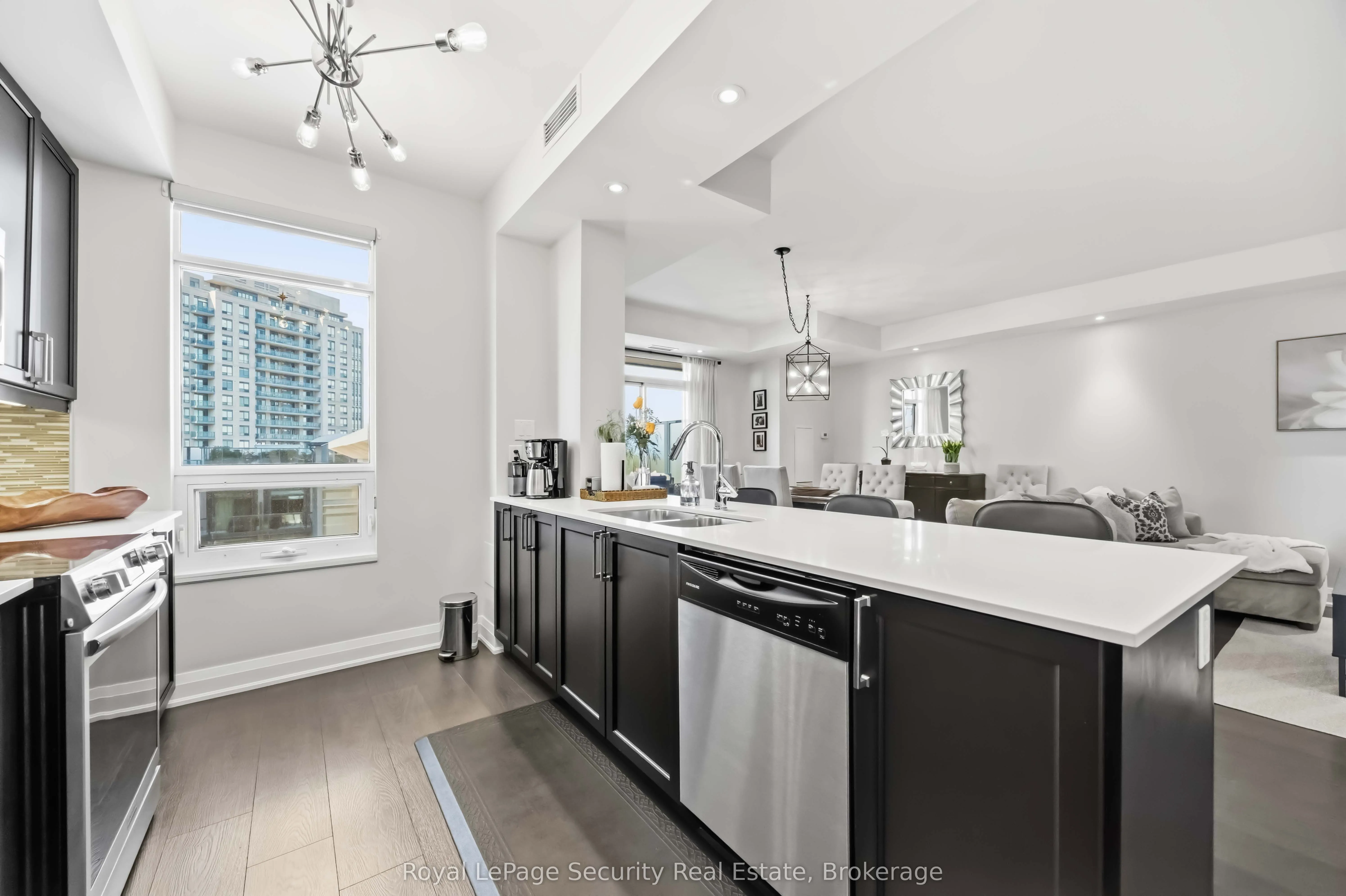35 Fontenay Court #602