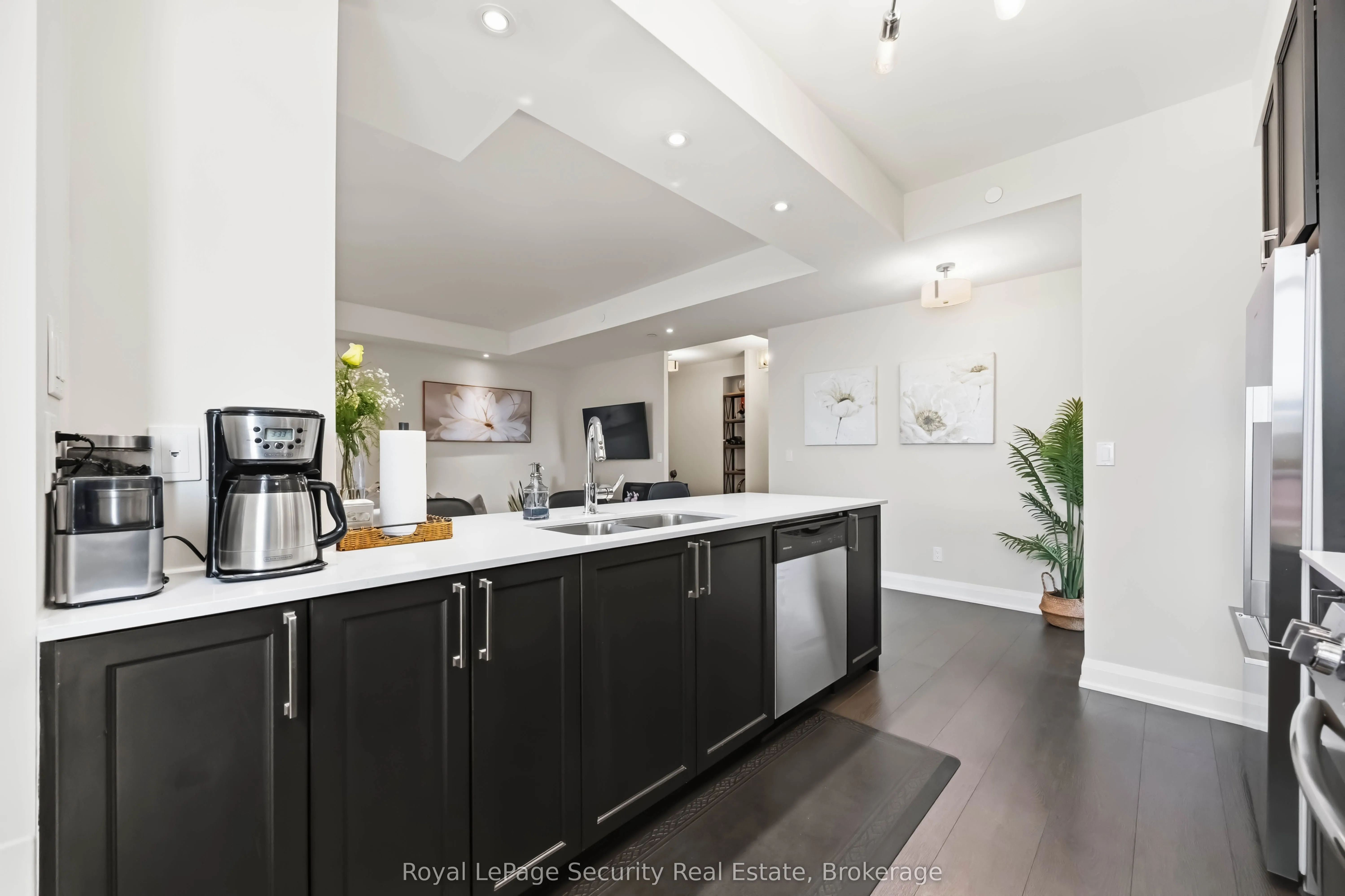 35 Fontenay Court #602