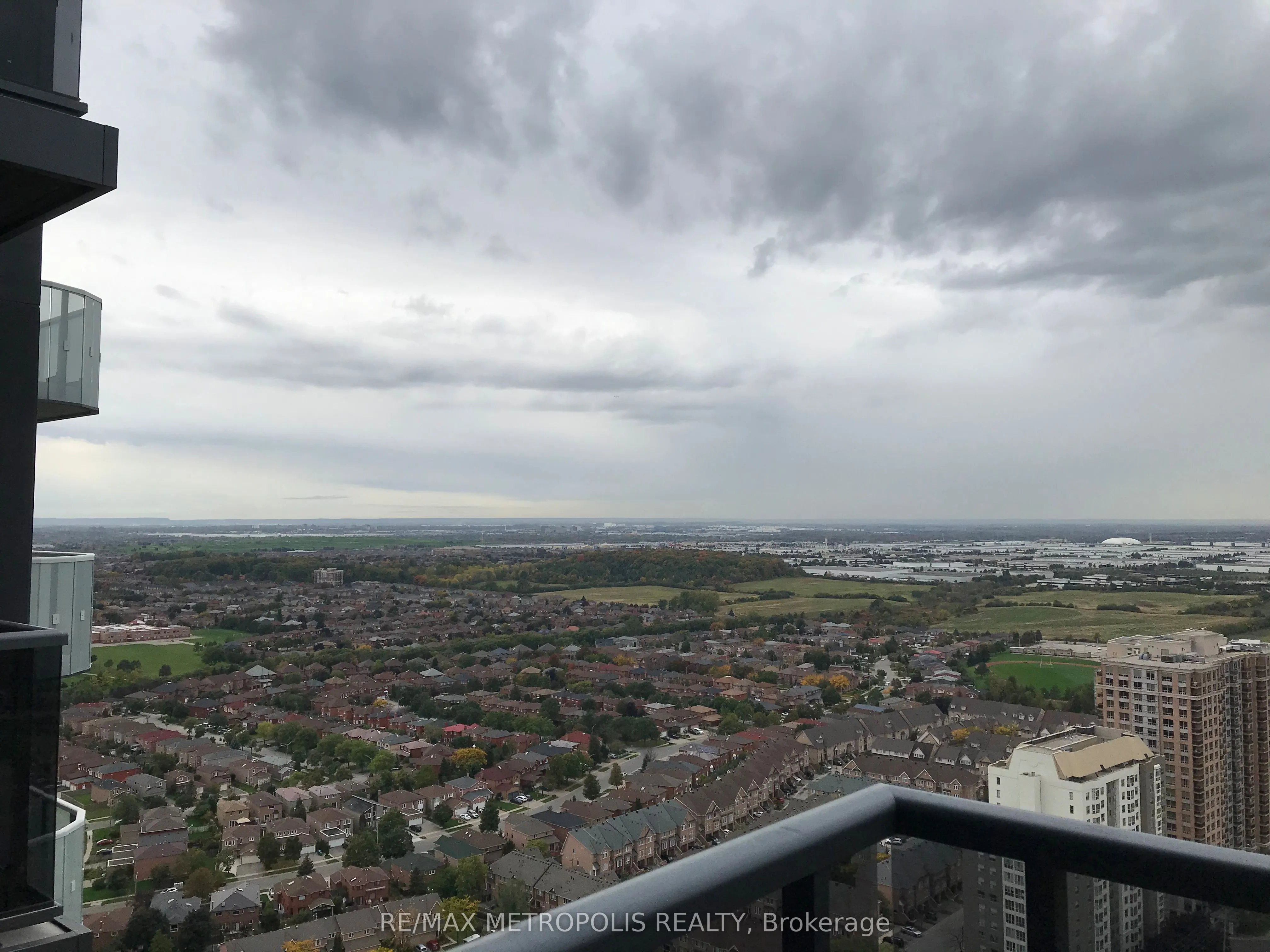 8 Nahani Way #3403
