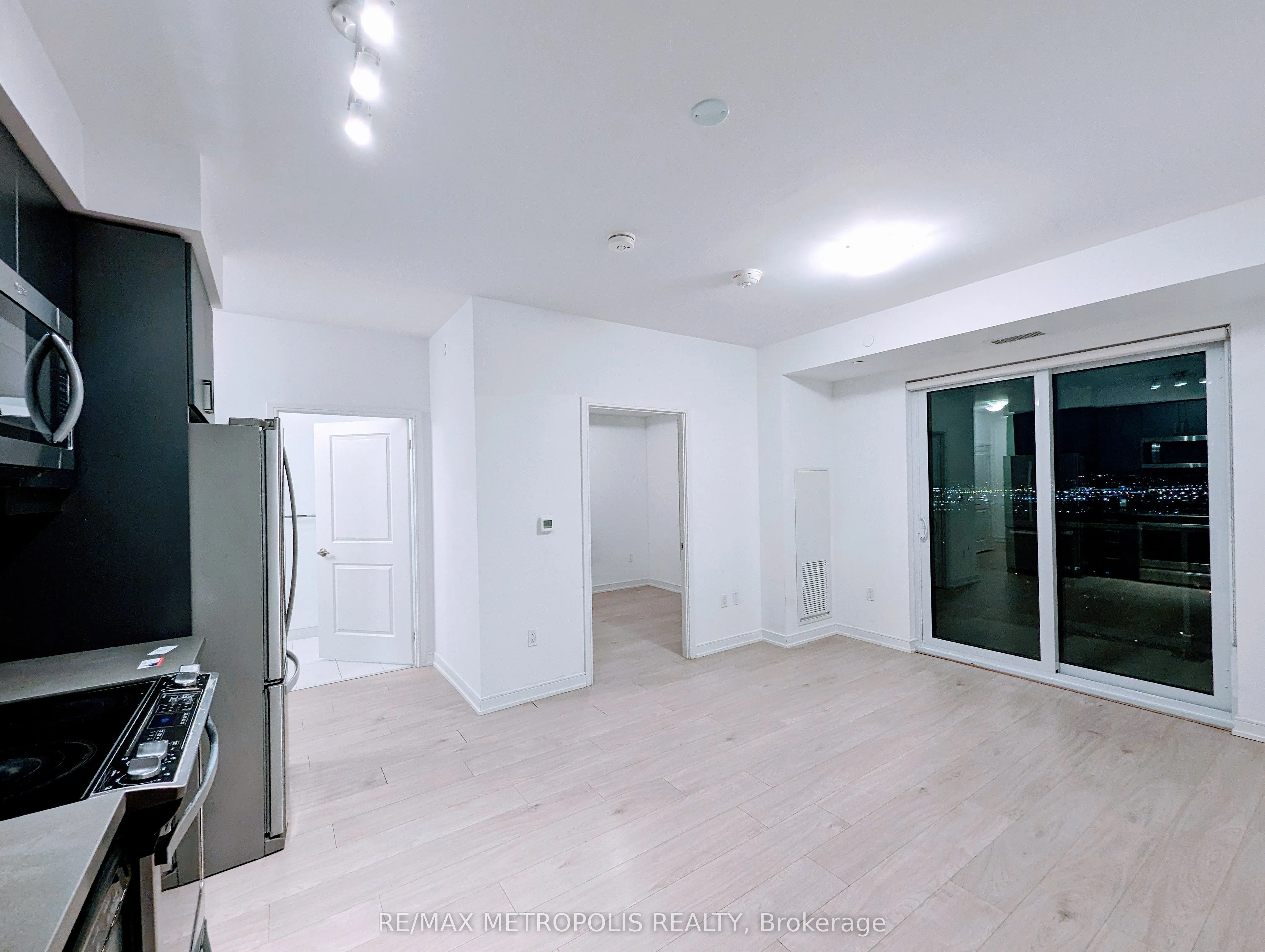 8 Nahani Way #3403