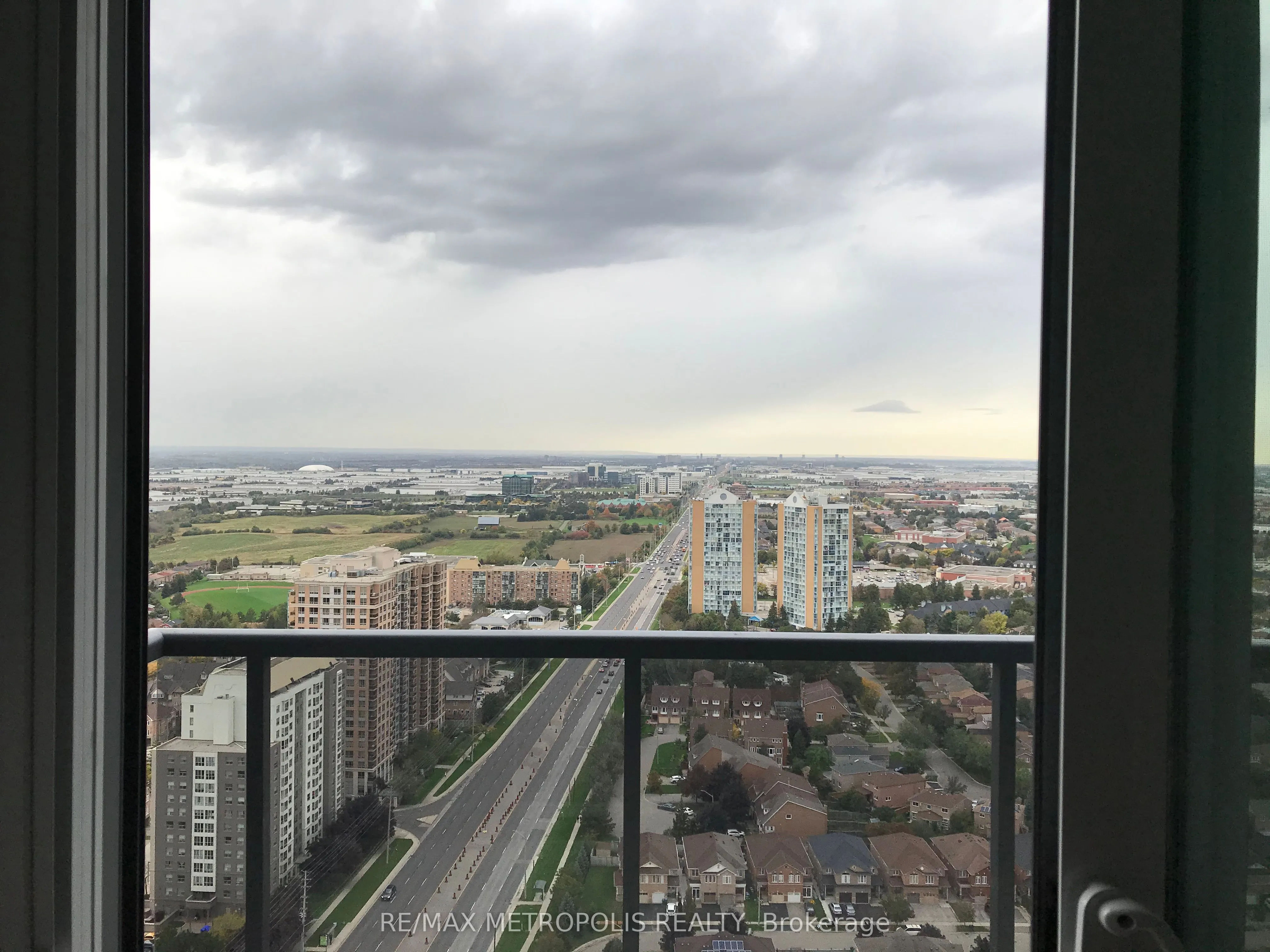 8 Nahani Way #3403