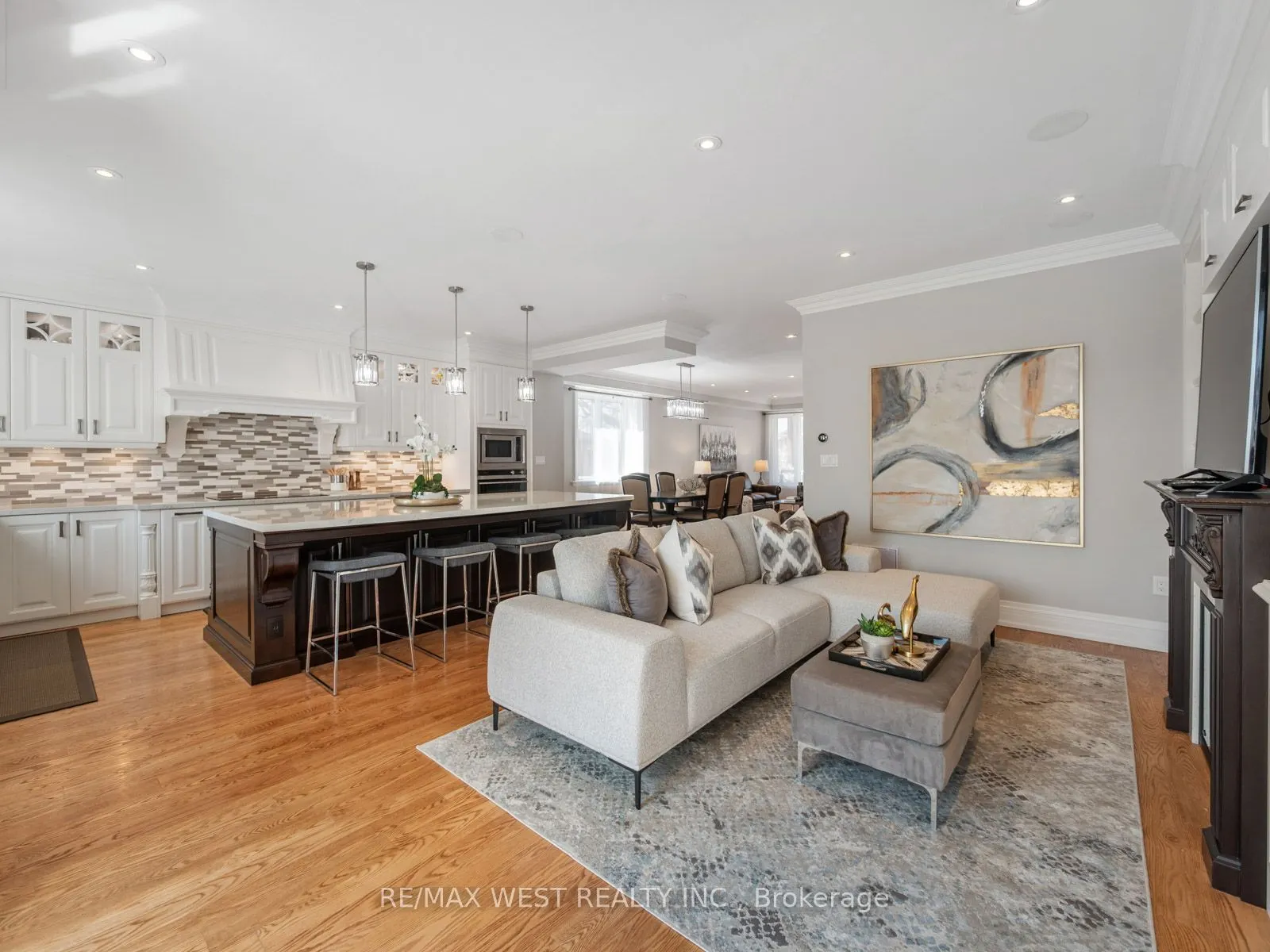 5 Paula Boulevard