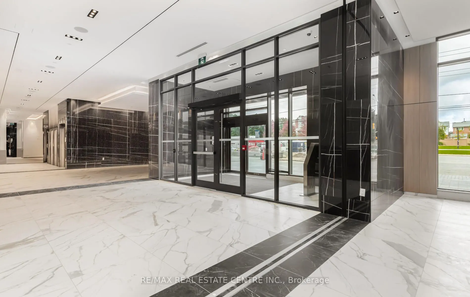 202 Burnhamthorpe Road E #301