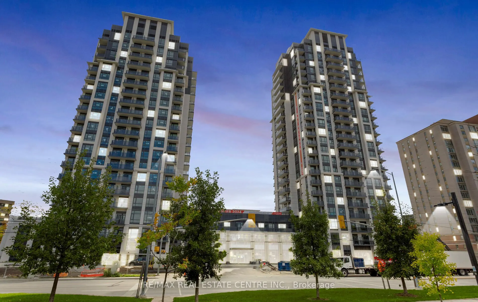 202 Burnhamthorpe Road E #301