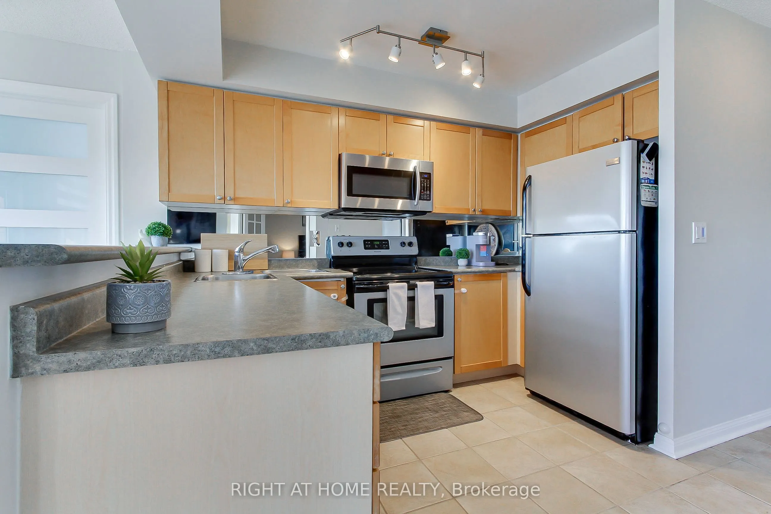 1140 Parkwest Place #1002