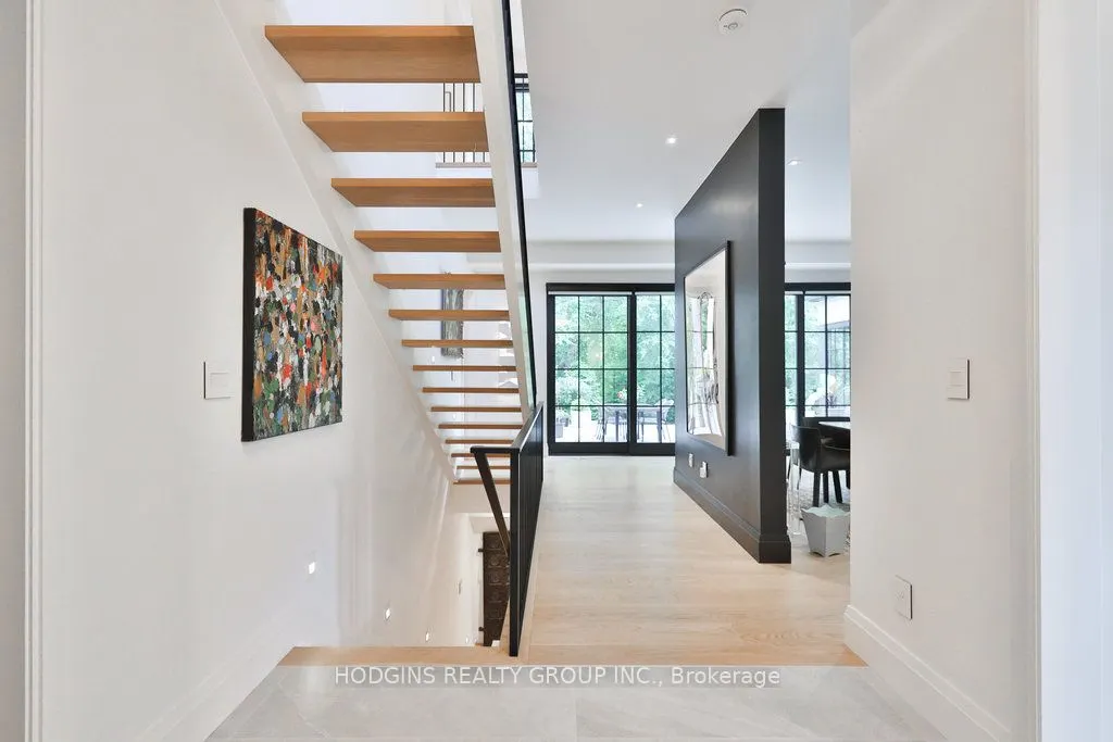 238 Mineola Road W