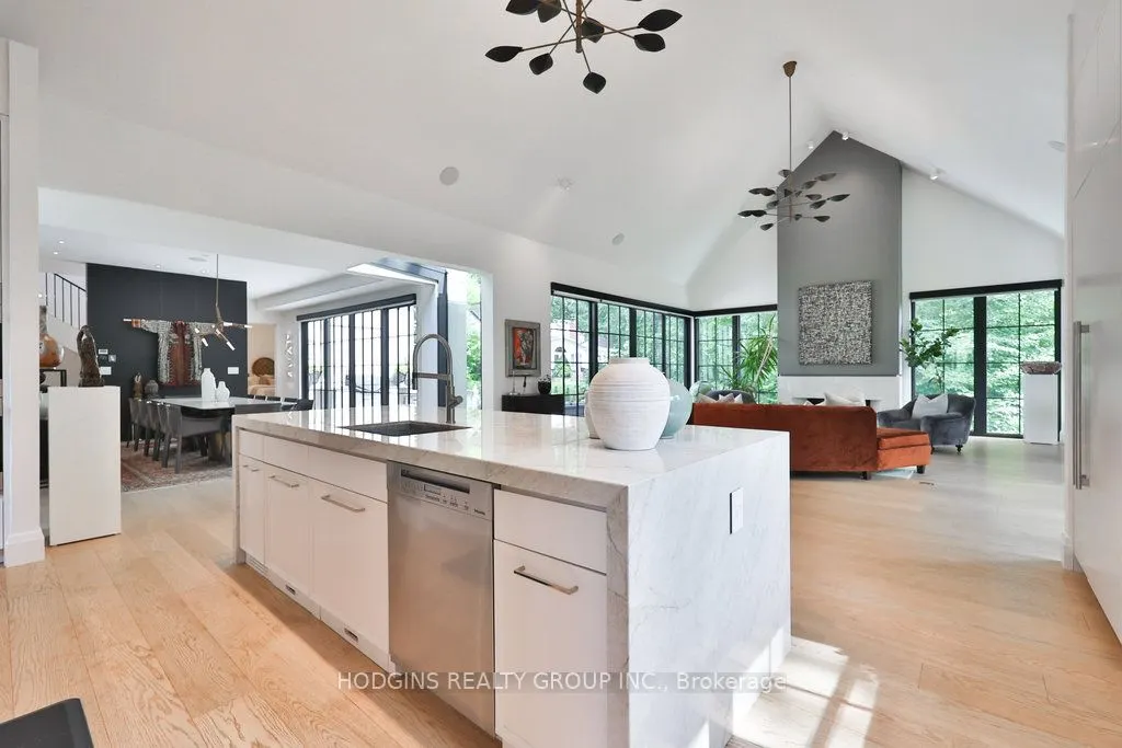 238 Mineola Road W