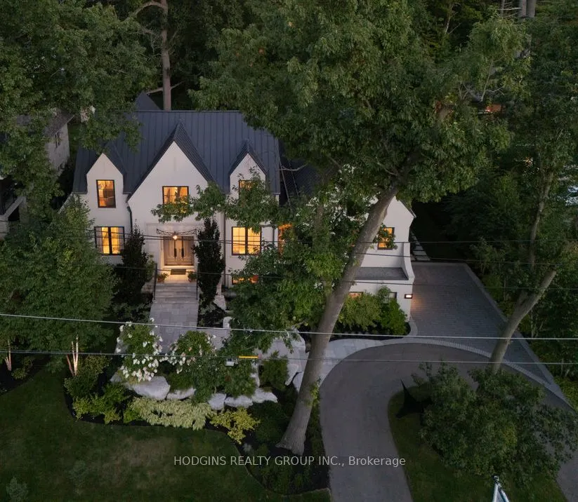 238 Mineola Road W