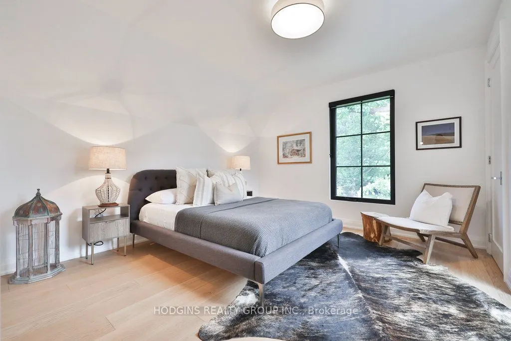 238 Mineola Road W