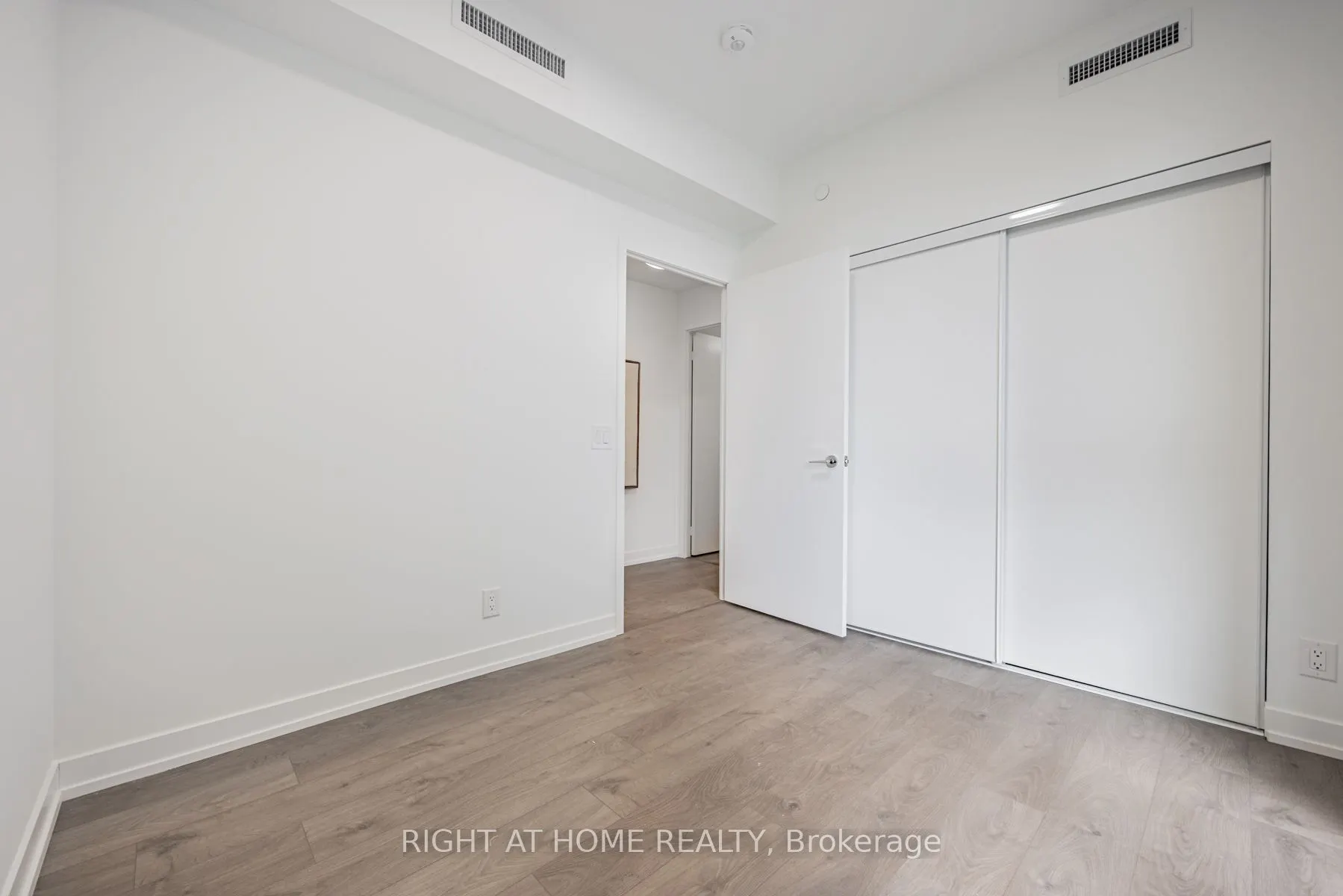 270 Dufferin Street #815
