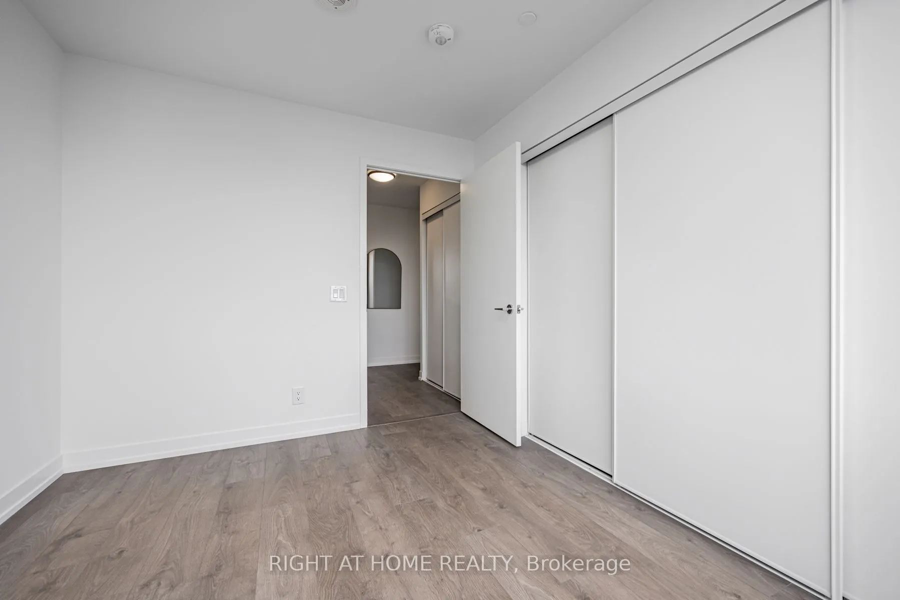 270 Dufferin Street #815