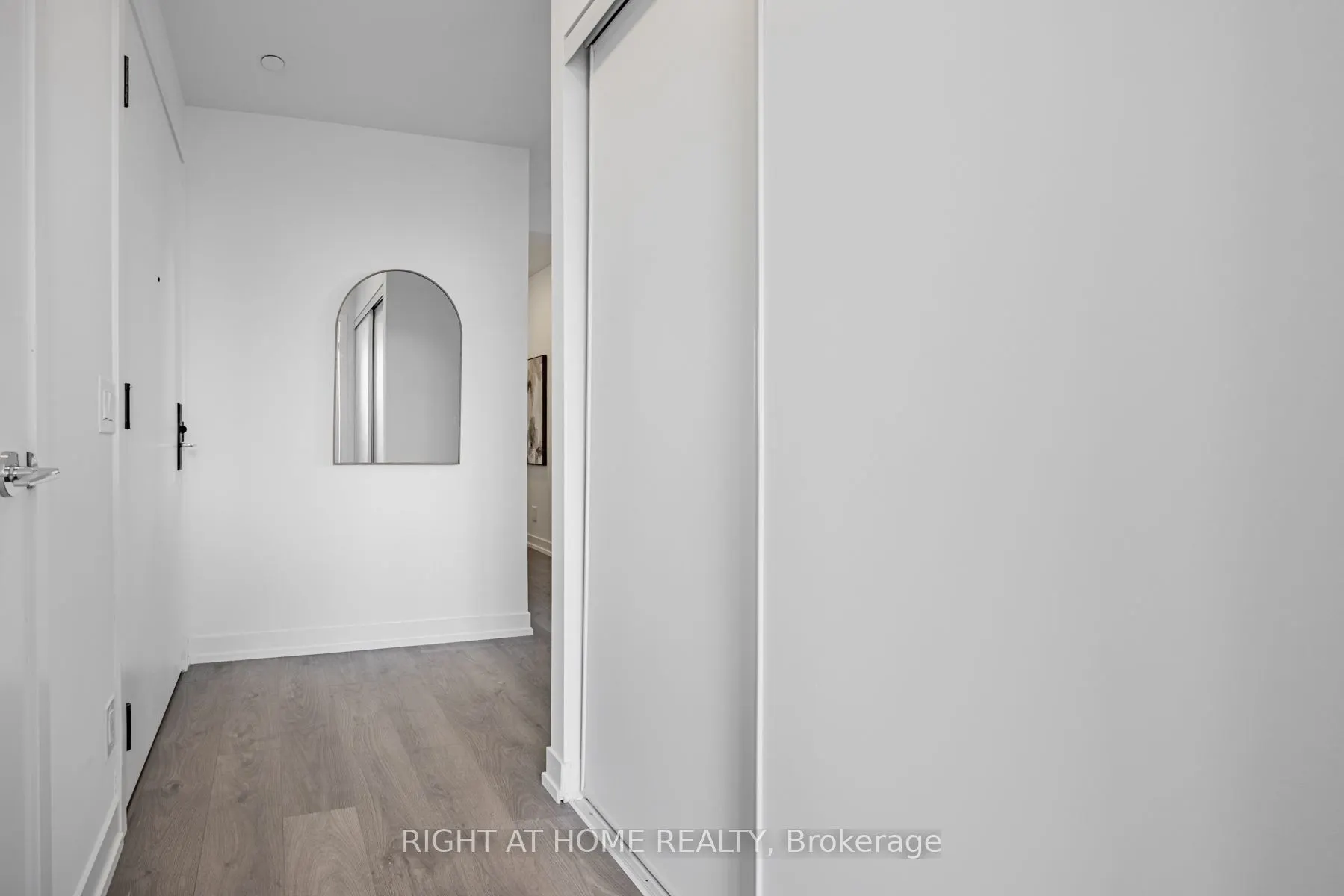 270 Dufferin Street #815