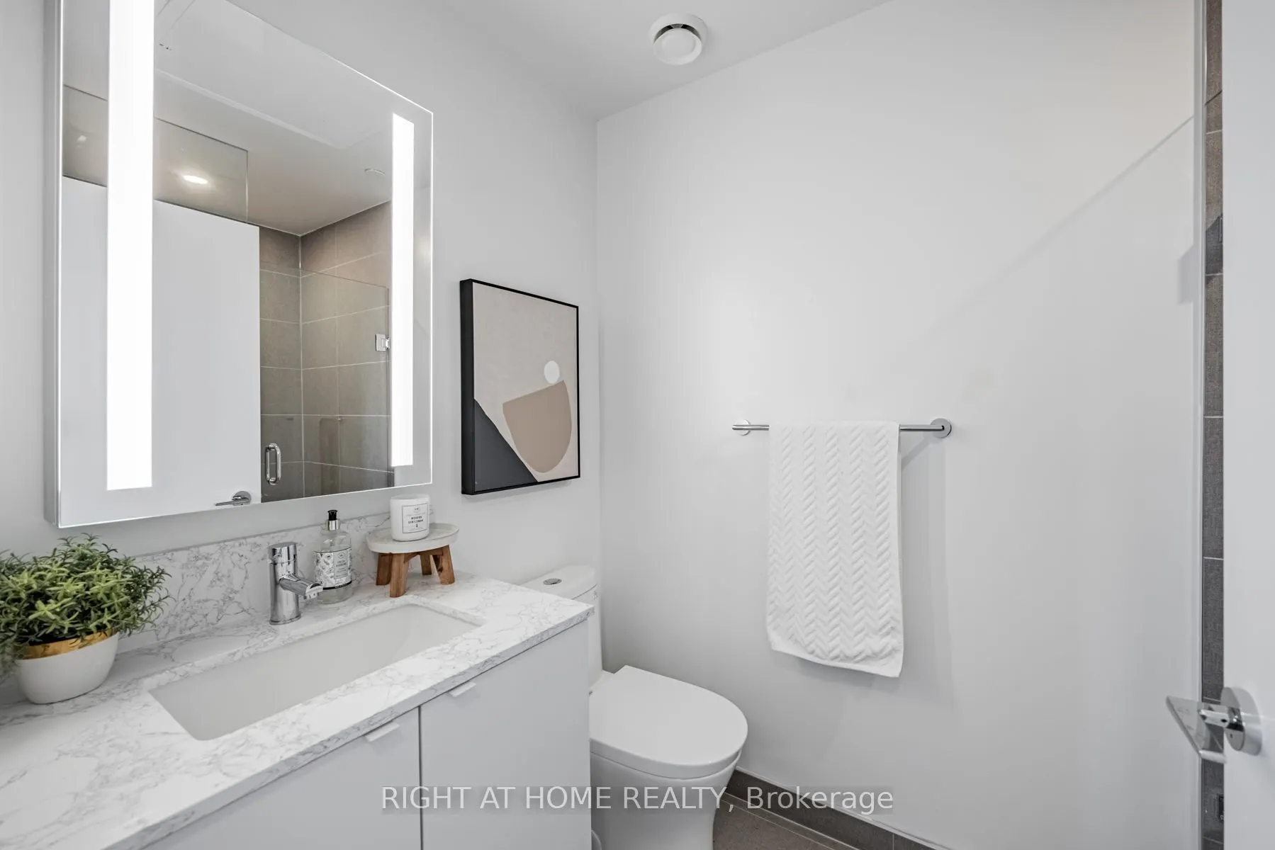 270 Dufferin Street #815