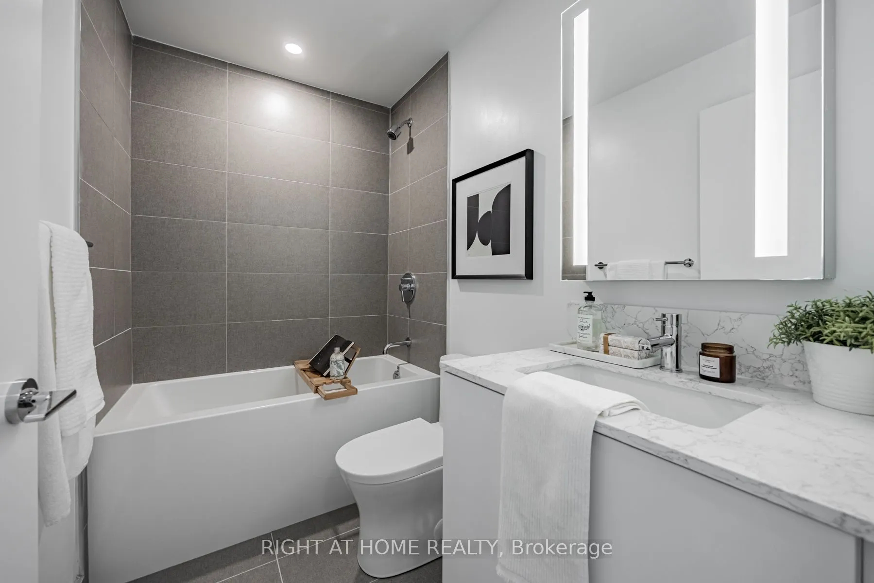 270 Dufferin Street #815