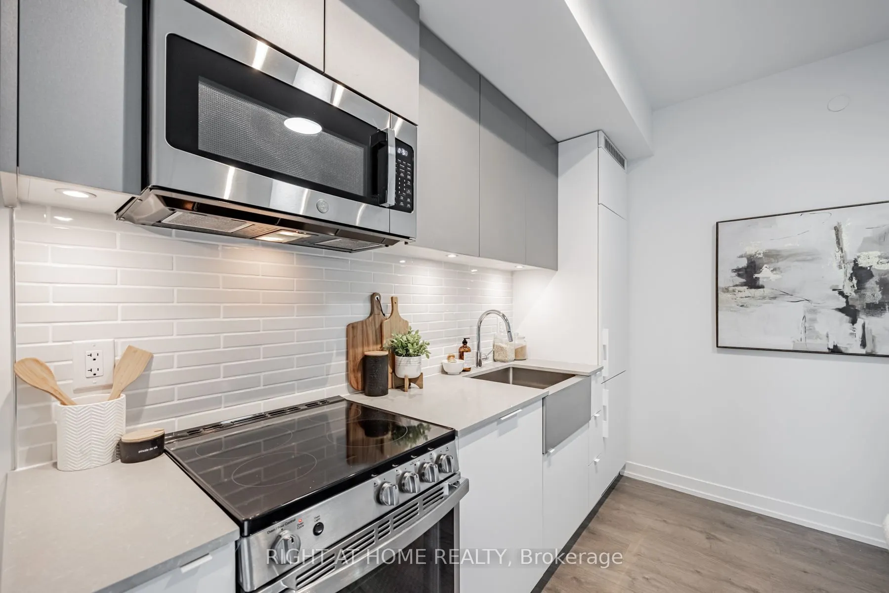 270 Dufferin Street #815